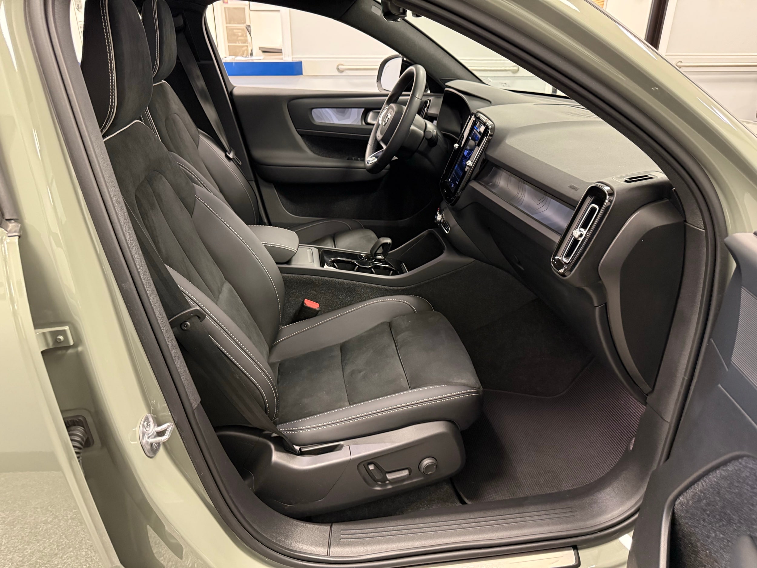 used 2024 Volvo C40 Recharge Pure Electric car, priced at $39,500
