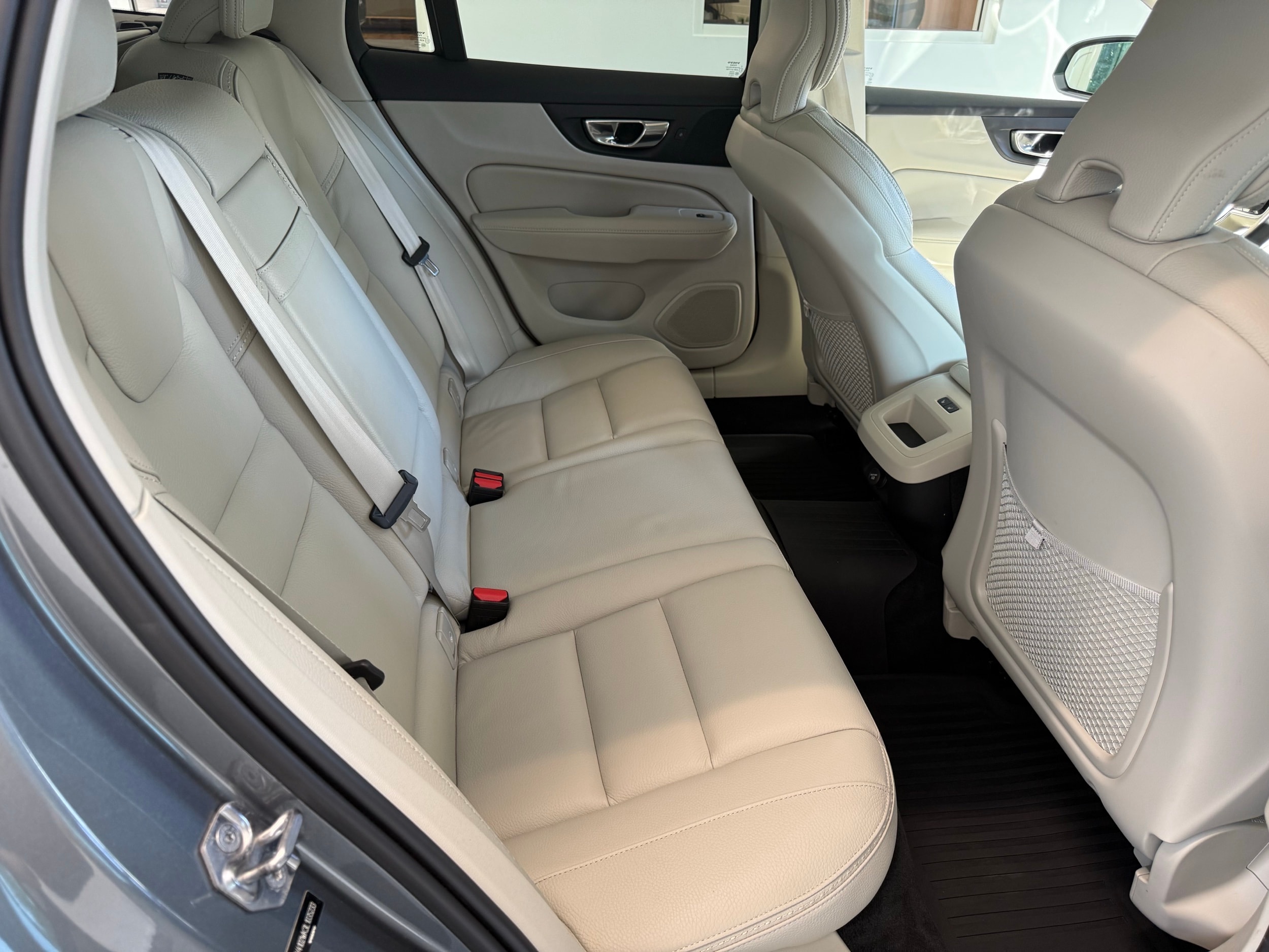 used 2020 Volvo V60 Cross Country car, priced at $31,500
