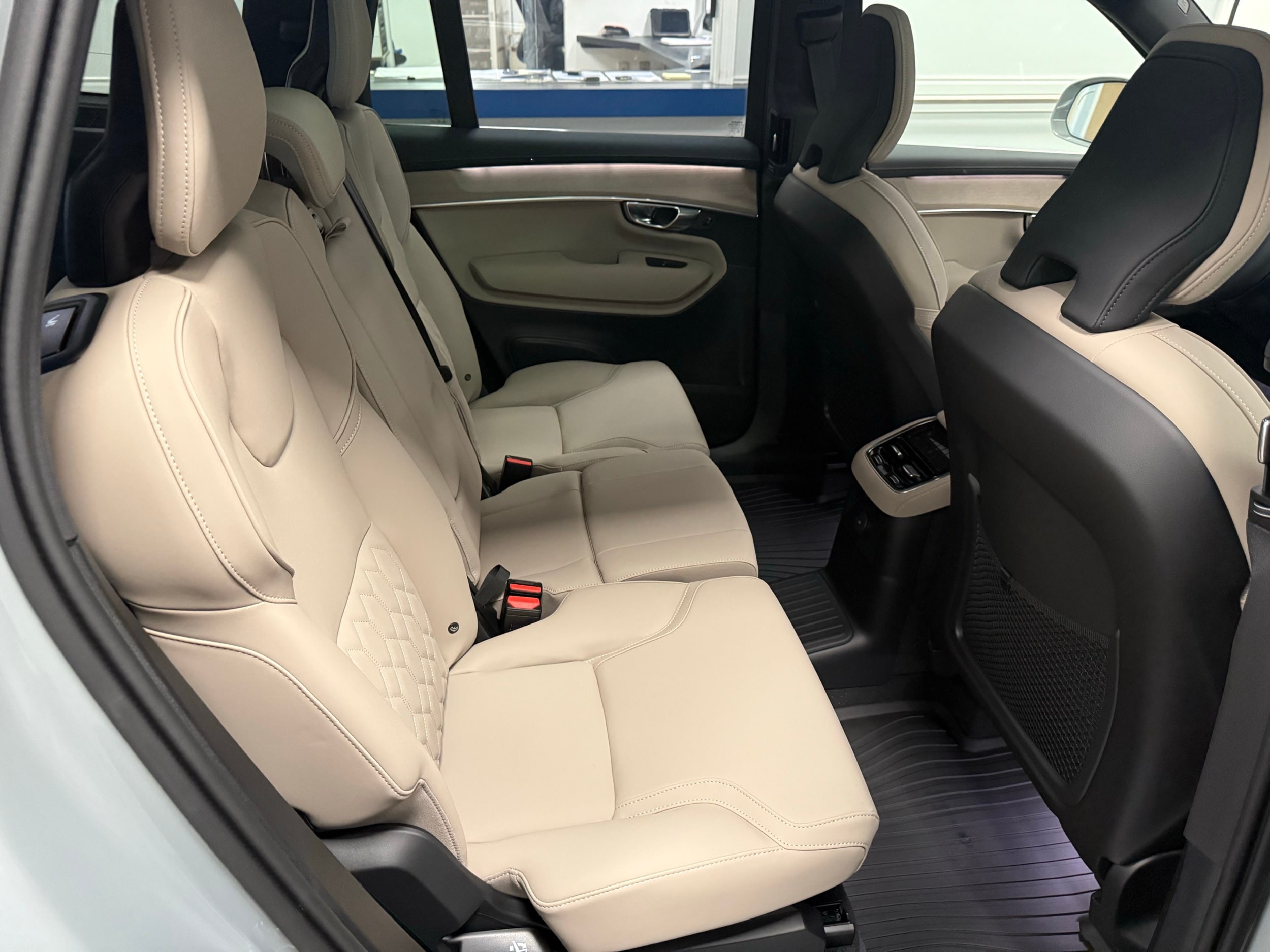 new 2025 Volvo XC90 plug-in hybrid car, priced at $78,805