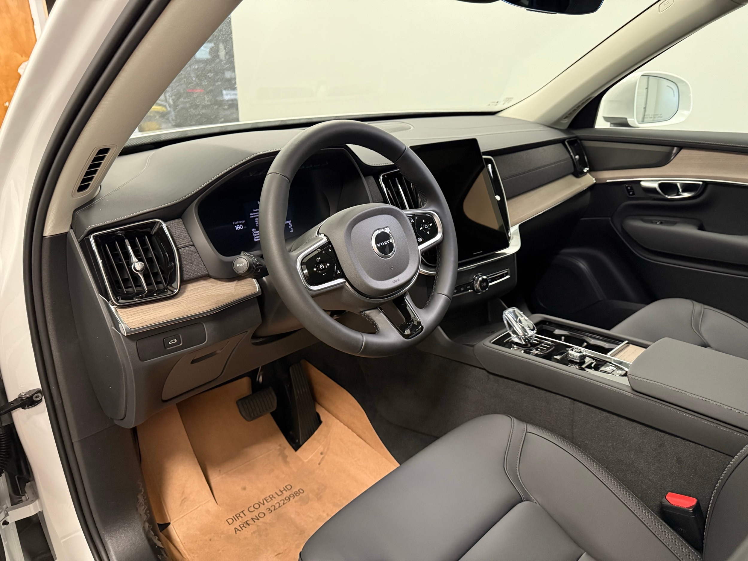 new 2025 Volvo XC90 car, priced at $69,155
