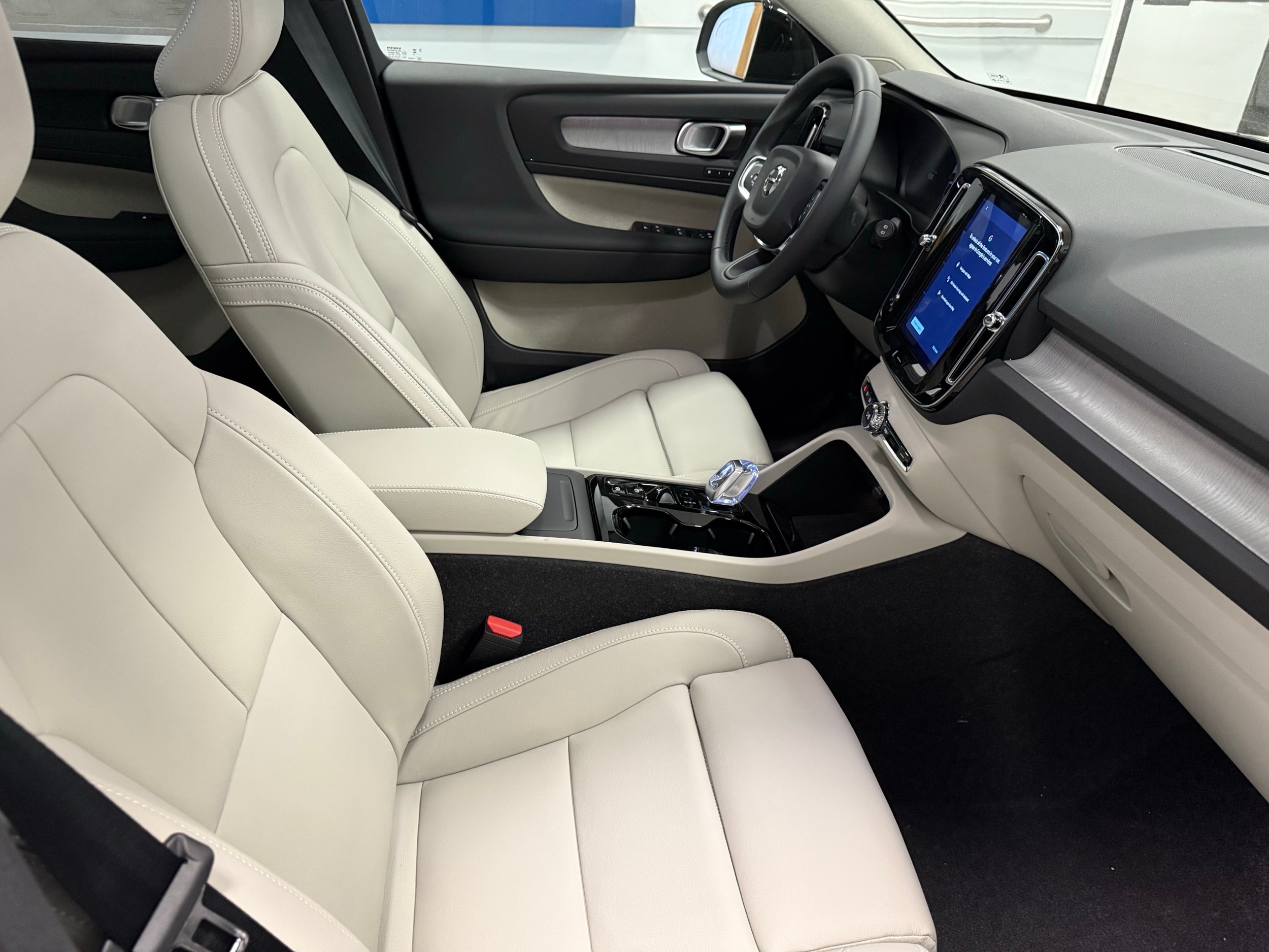 new 2025 Volvo XC40 car, priced at $49,810