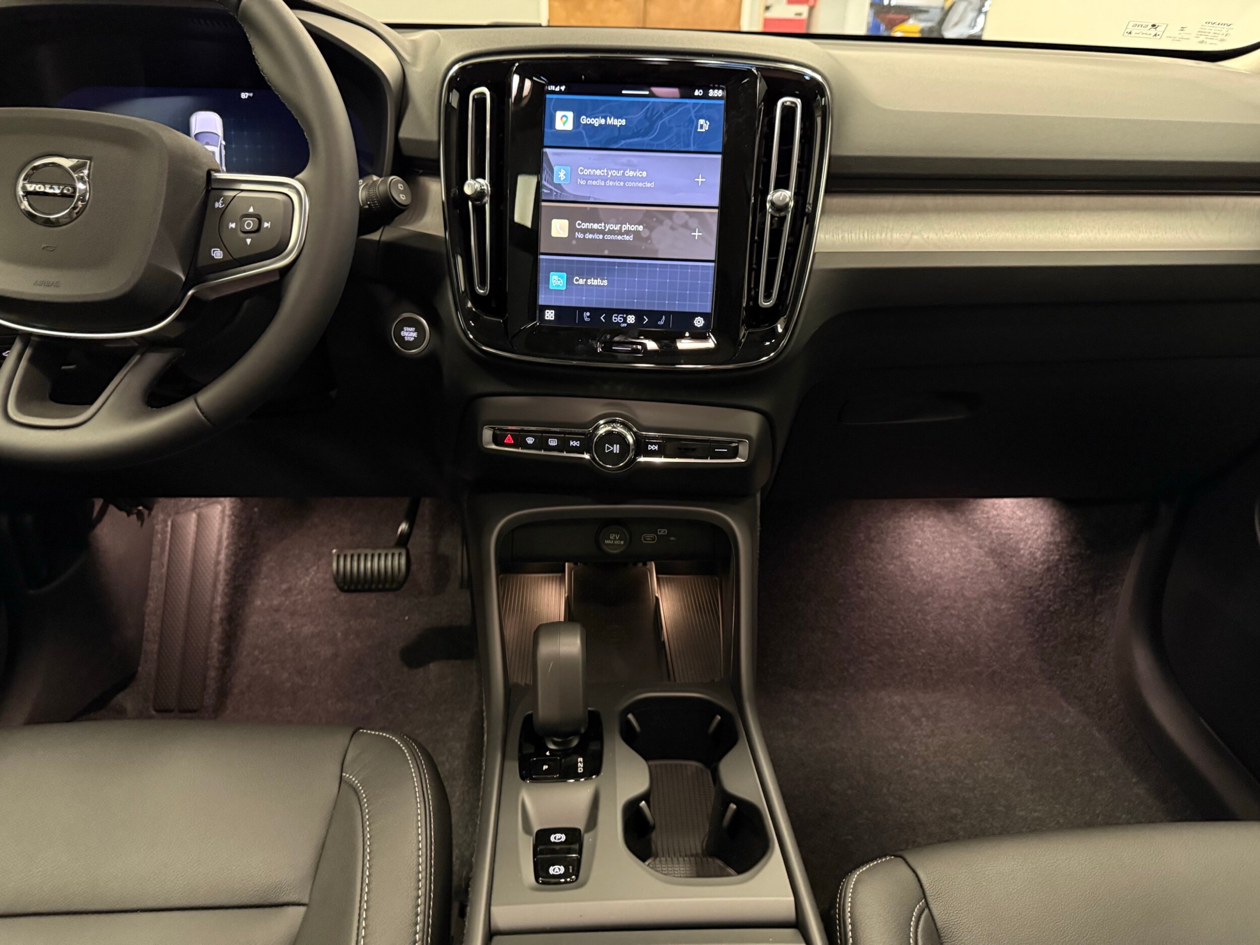 new 2025 Volvo XC40 car, priced at $44,595