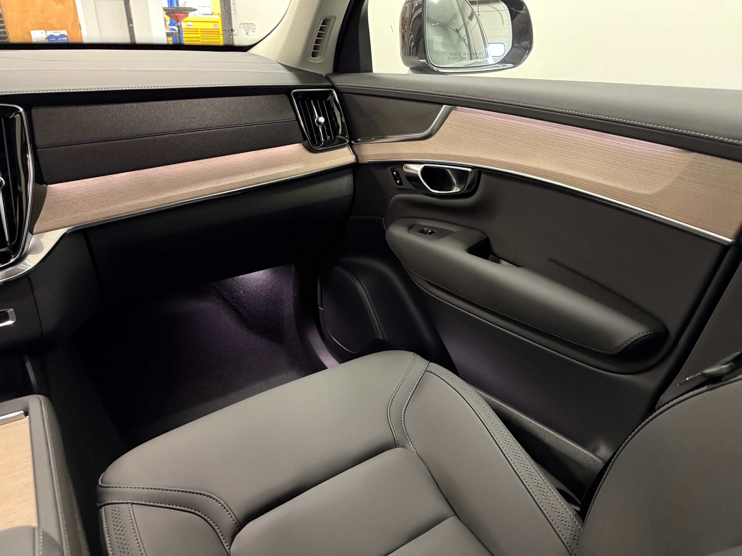 new 2025 Volvo XC90 car, priced at $70,505