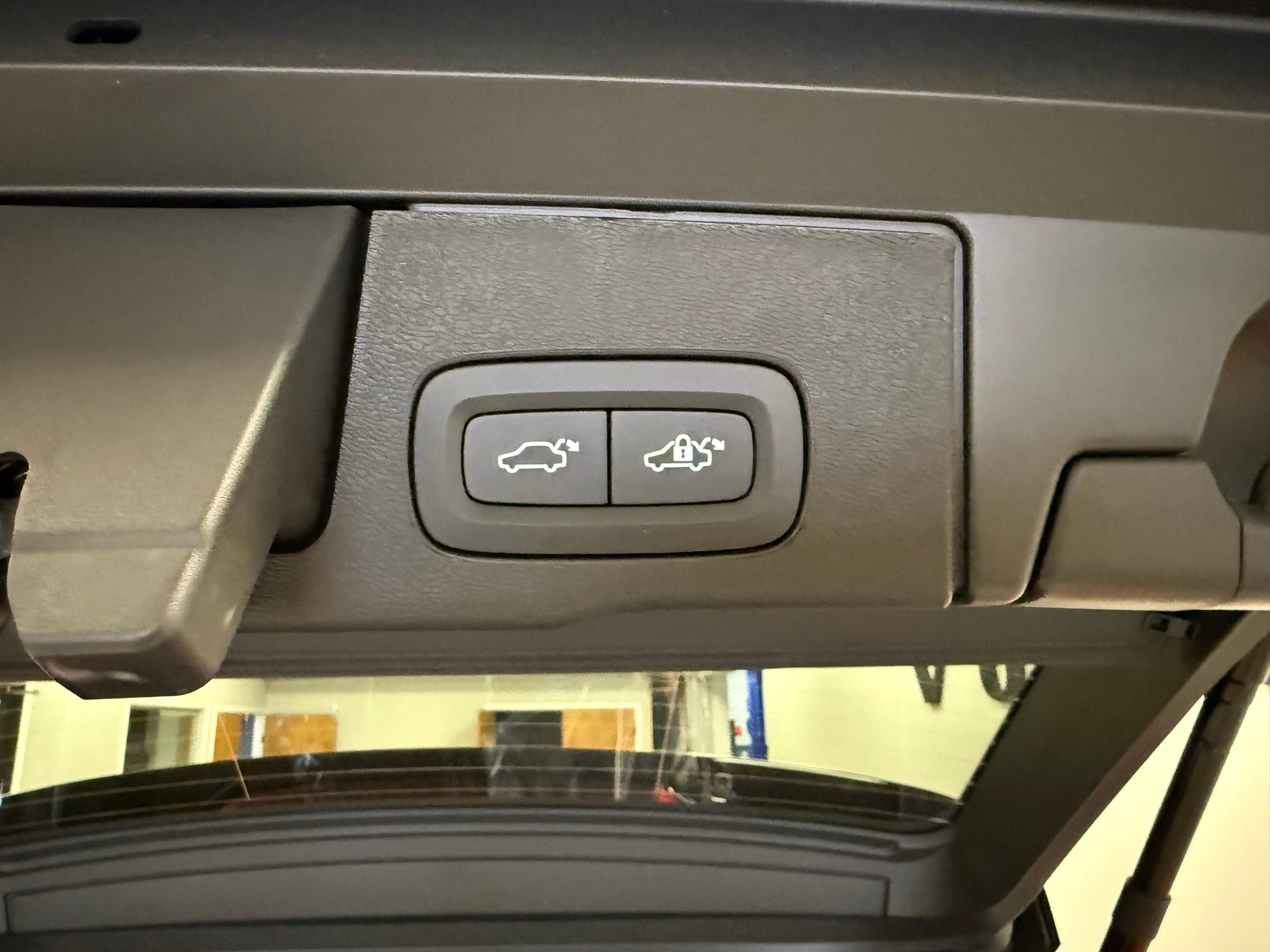 new 2025 Volvo XC60 car, priced at $61,005