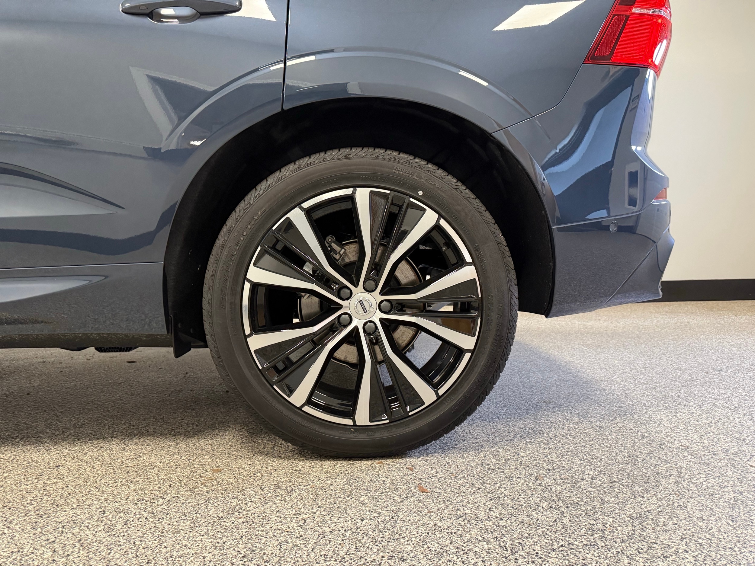 new 2025 Volvo XC60 car, priced at $55,335
