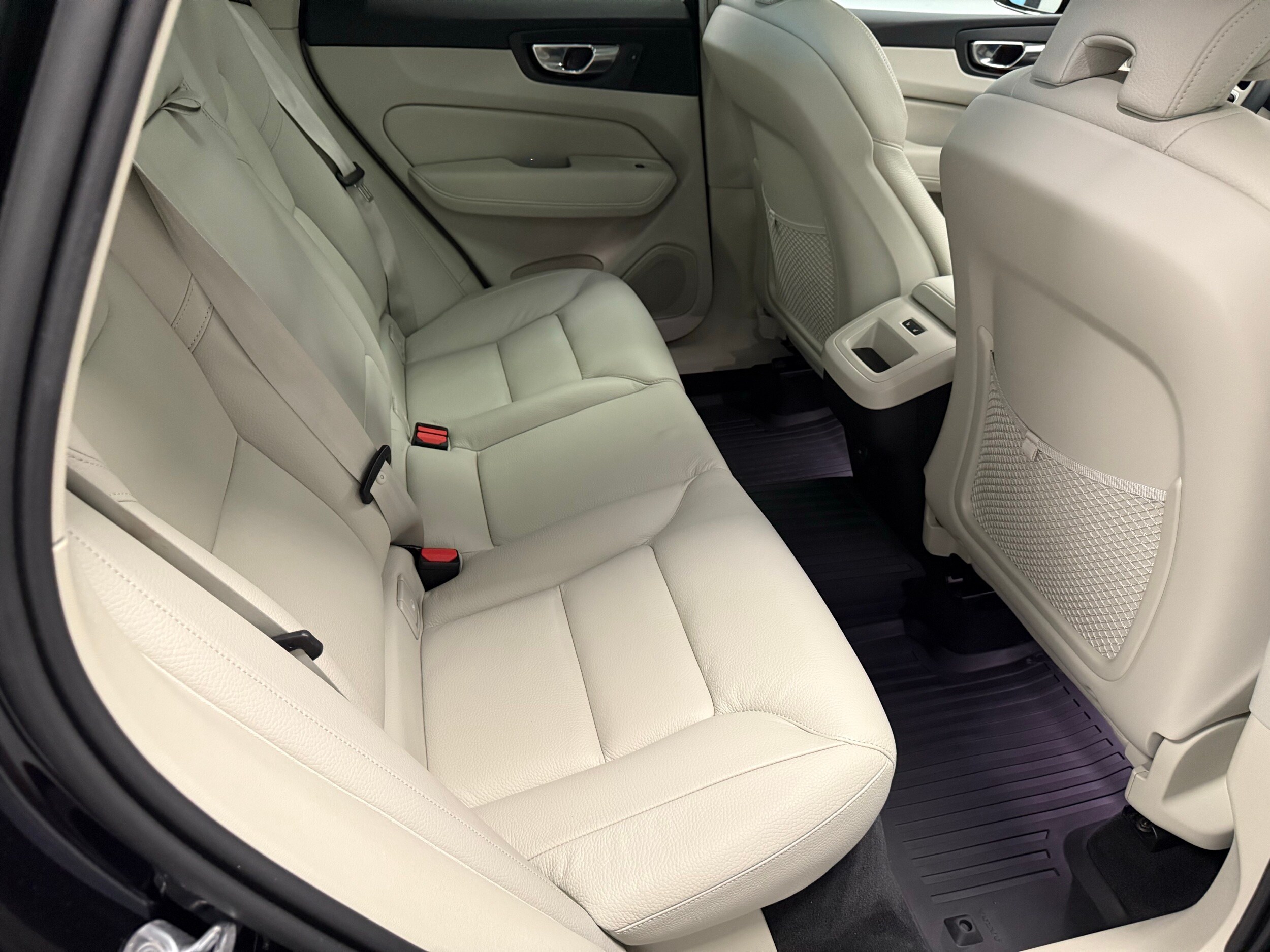 used 2023 Volvo XC60 car, priced at $43,500