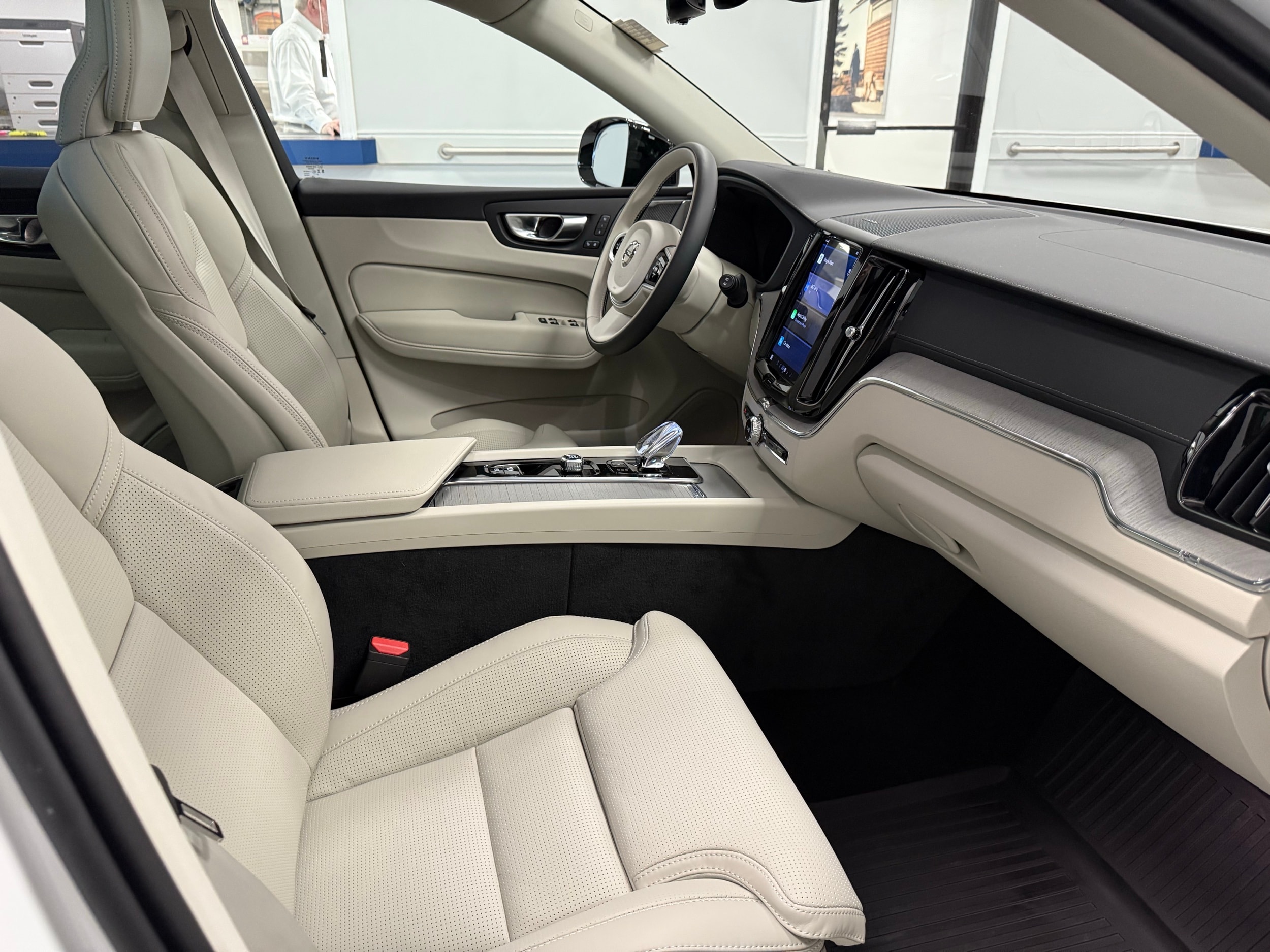 new 2025 Volvo XC60 car, priced at $60,660