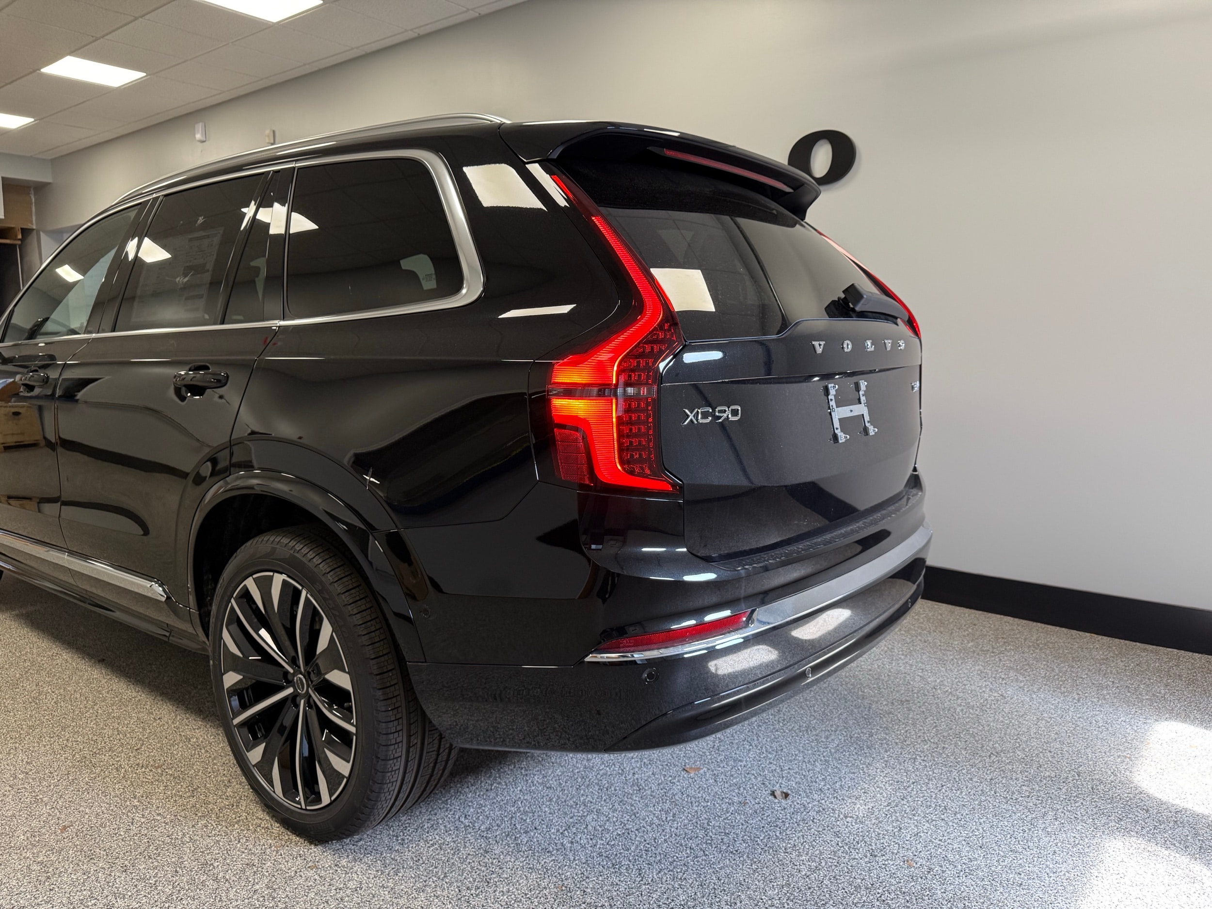 new 2025 Volvo XC90 plug-in hybrid car, priced at $77,895
