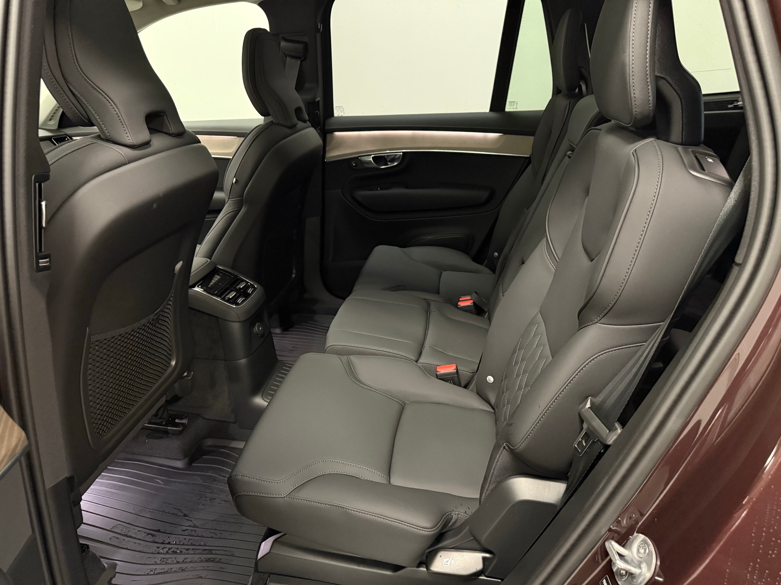 new 2025 Volvo XC90 plug-in hybrid car, priced at $79,195