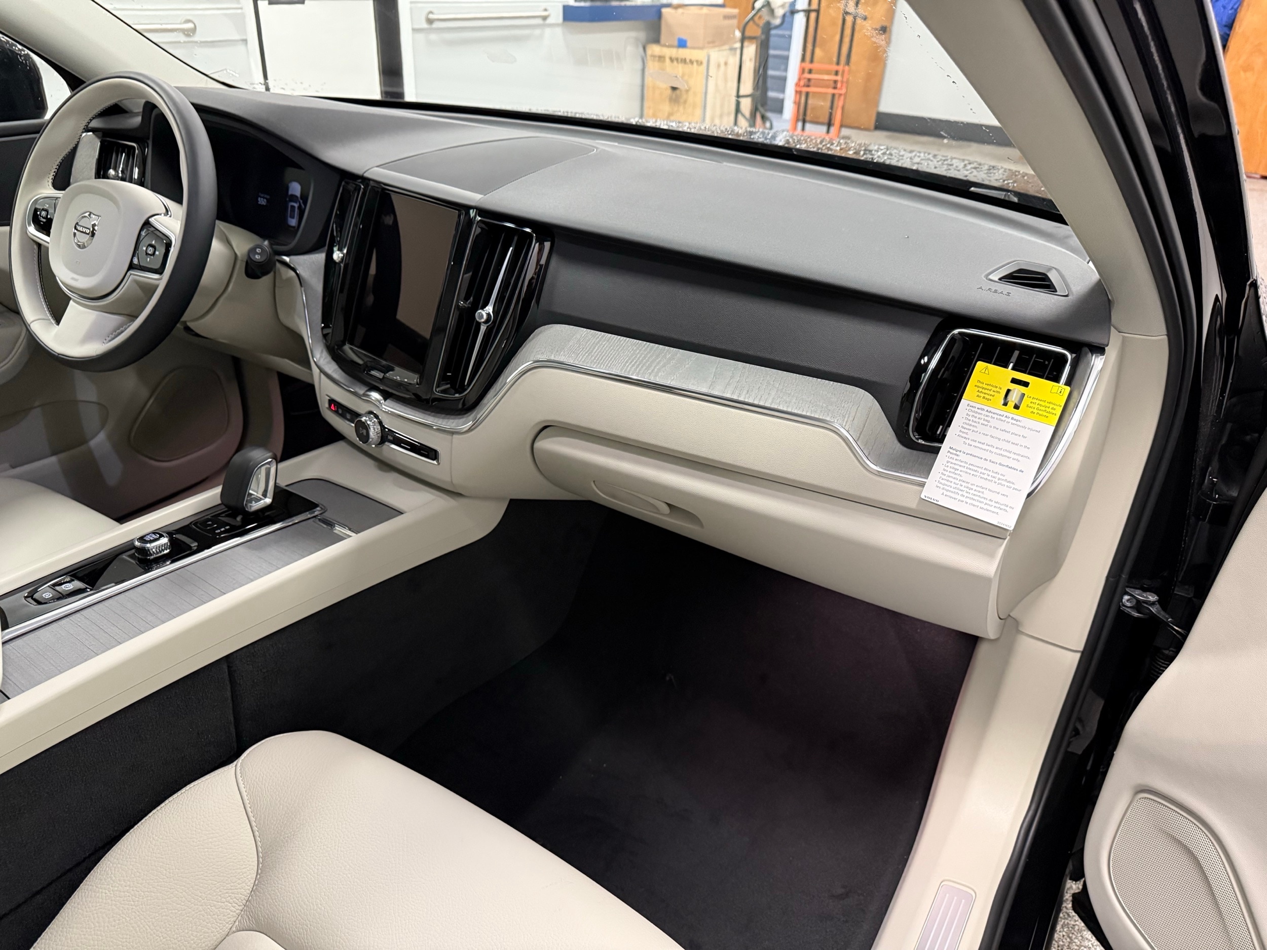 new 2025 Volvo XC60 plug-in hybrid car, priced at $66,235