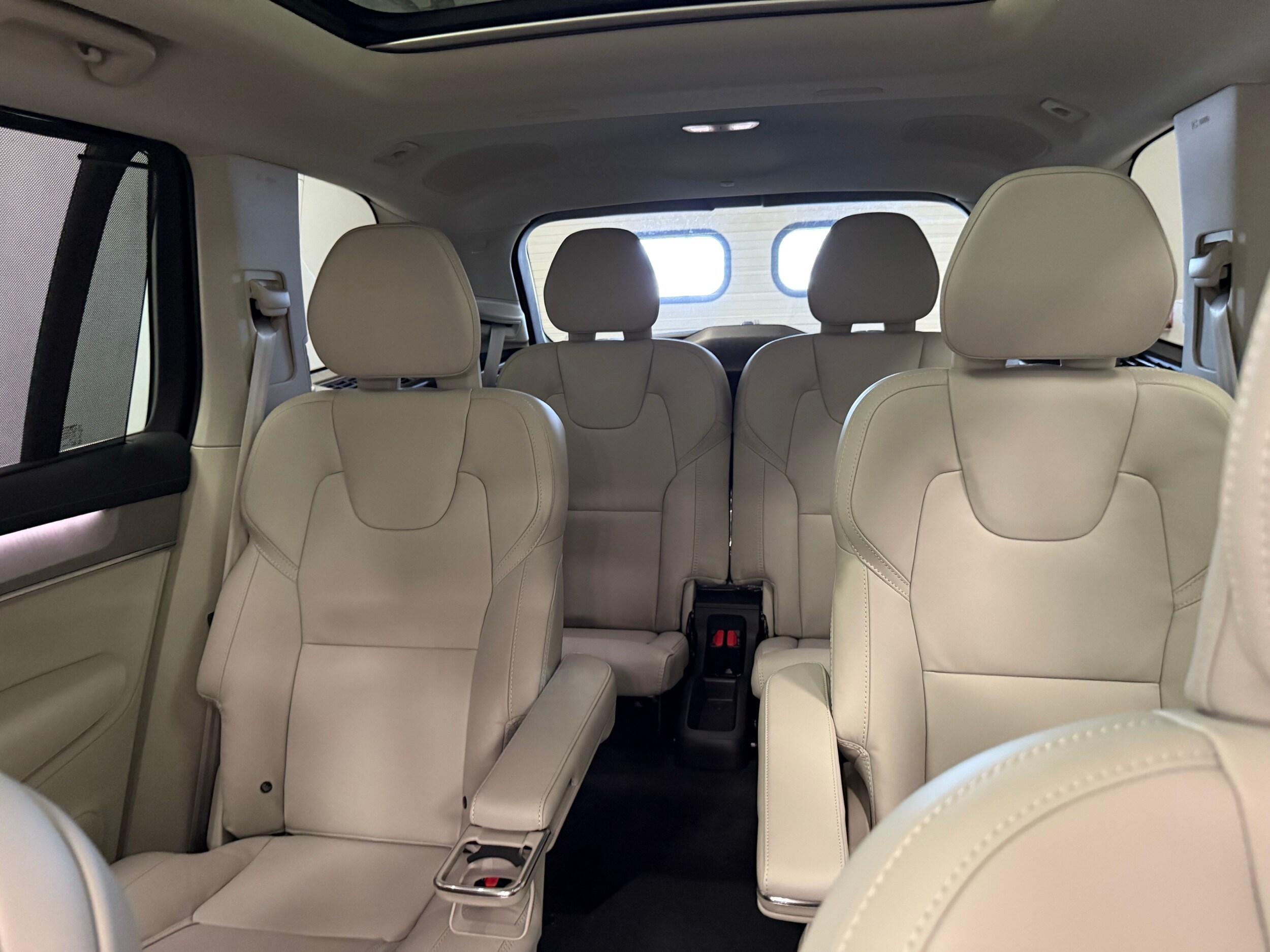 new 2025 Volvo XC90 car, priced at $76,045
