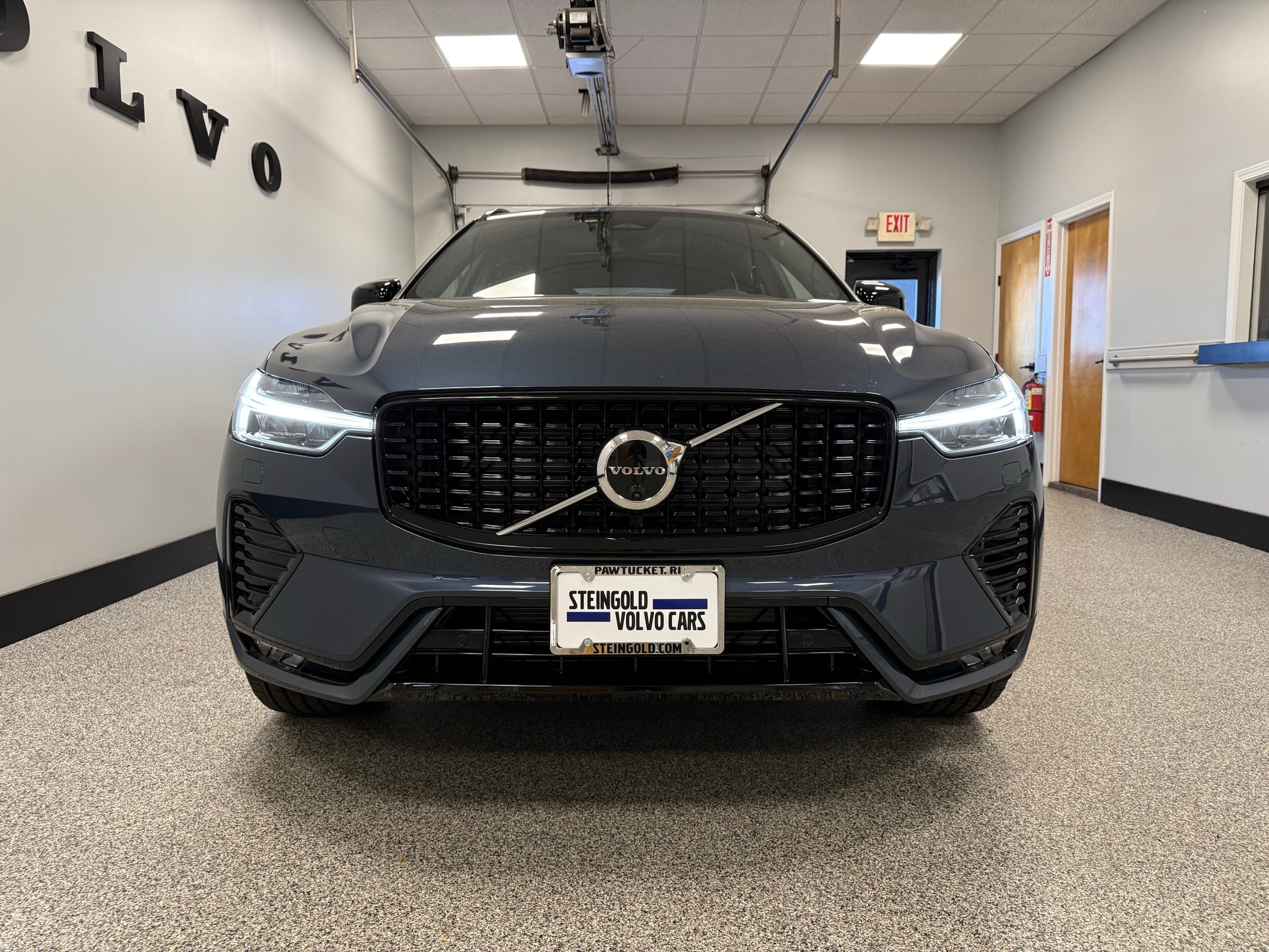 new 2025 Volvo XC60 car, priced at $59,645