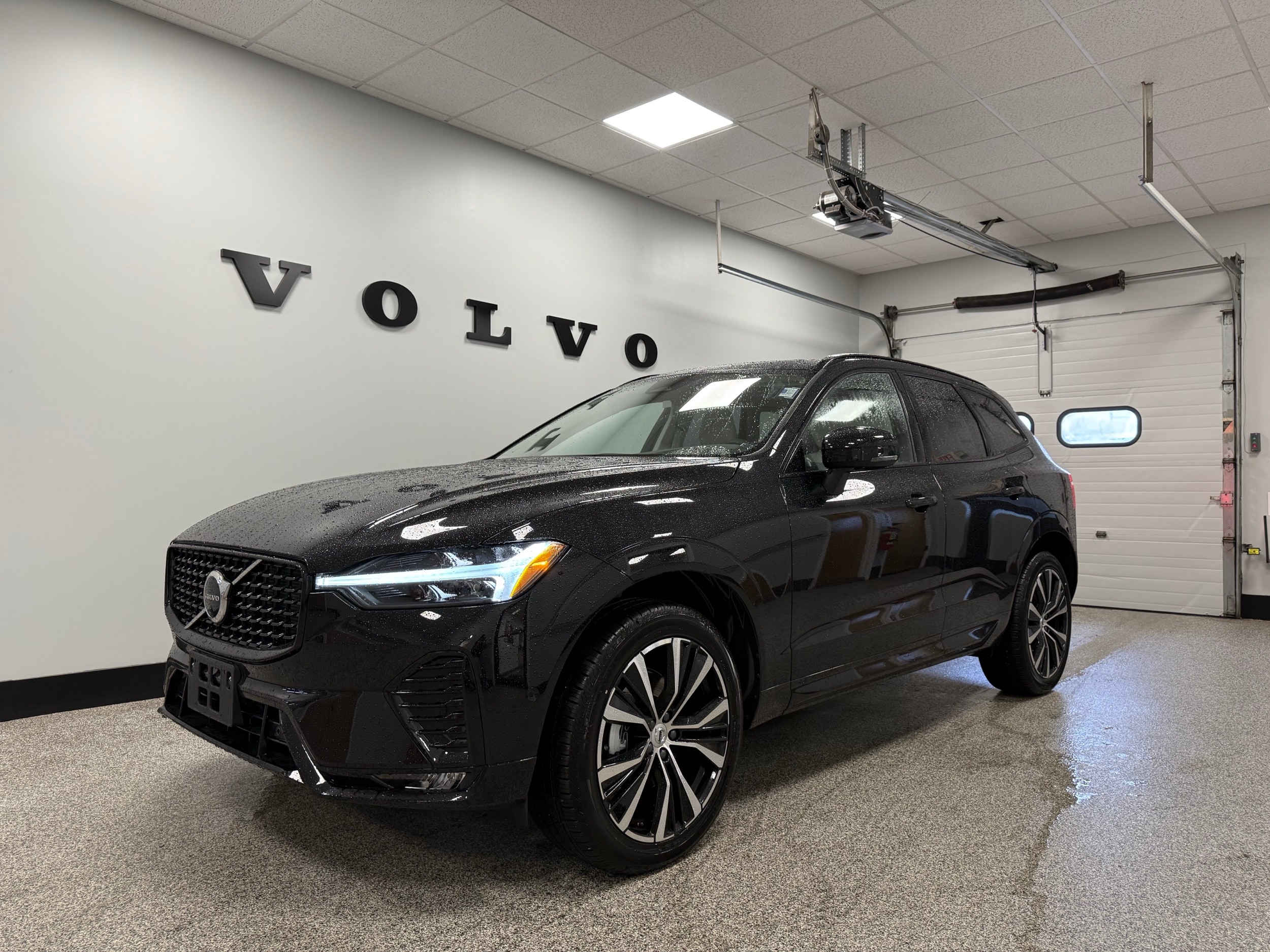 new 2025 Volvo XC60 car, priced at $54,585