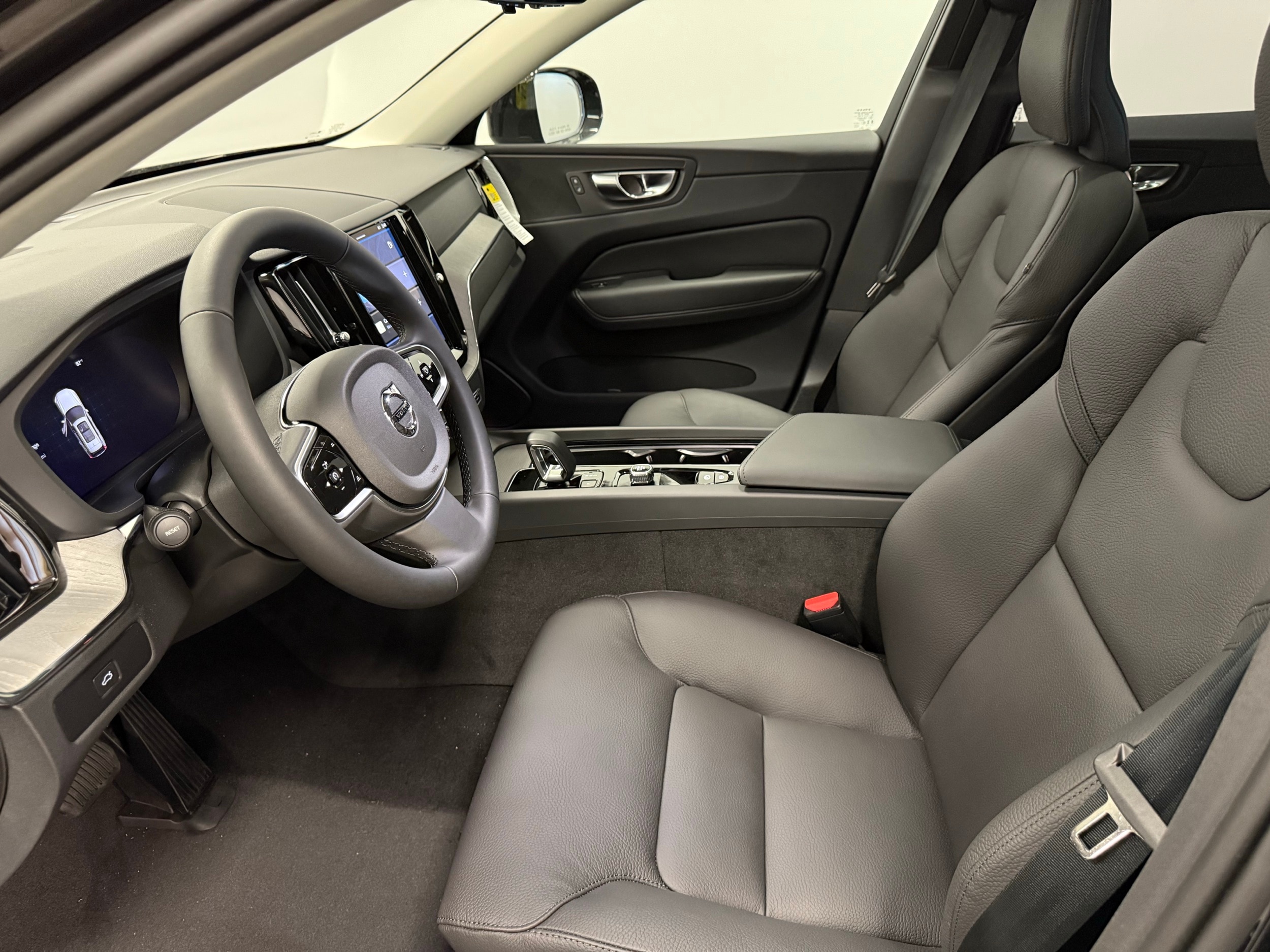 new 2025 Volvo XC60 car, priced at $55,920