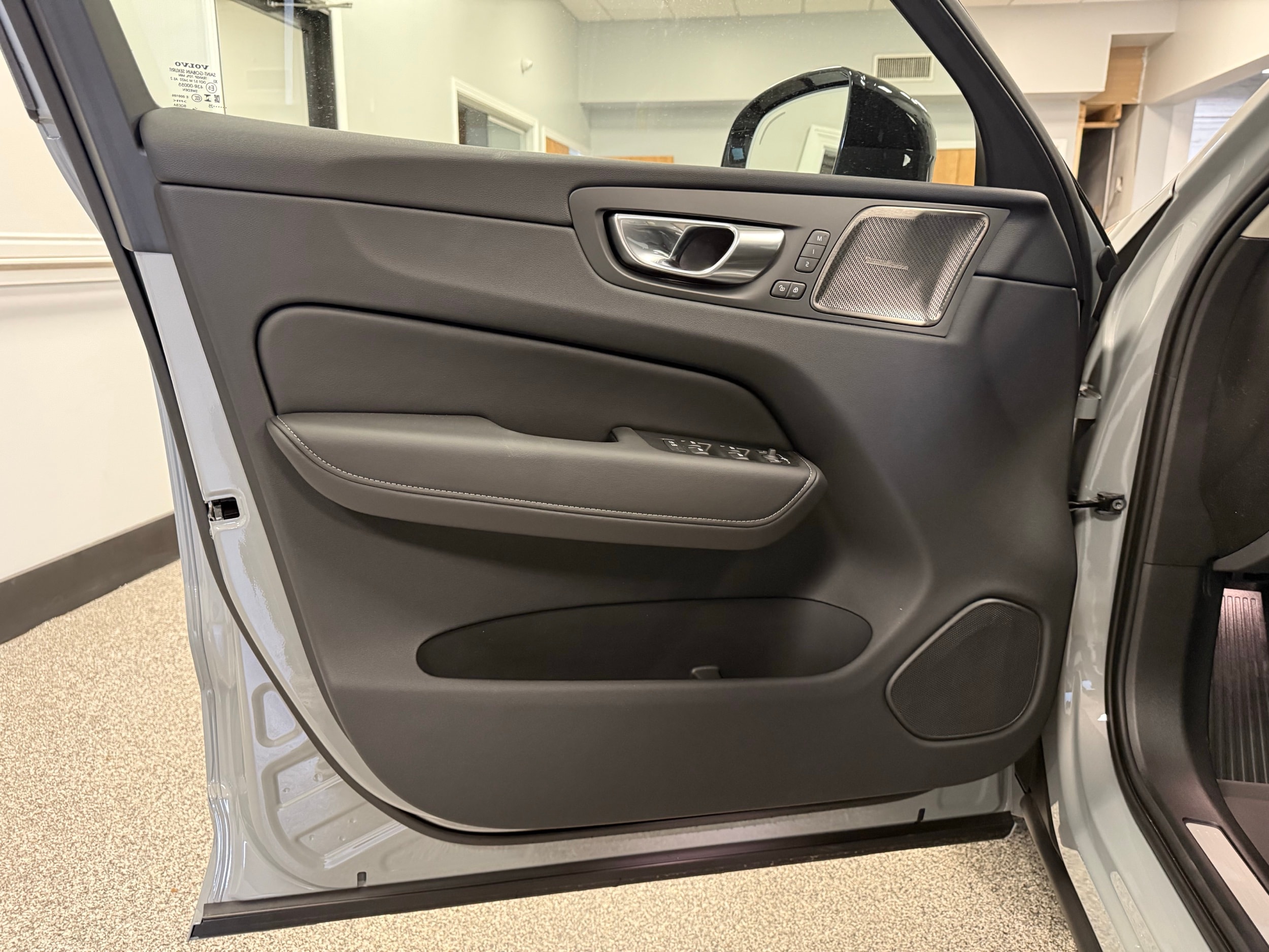 new 2025 Volvo XC60 car, priced at $61,400