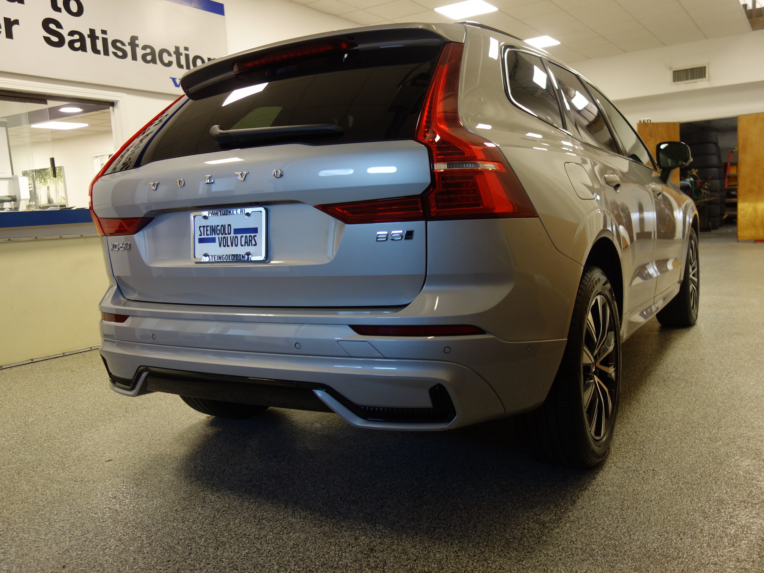 used 2024 Volvo XC60 car, priced at $41,500