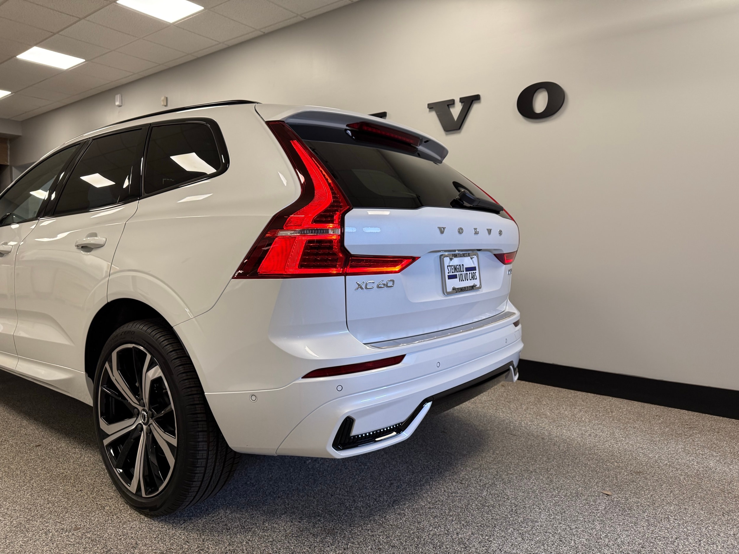 new 2025 Volvo XC60 car, priced at $60,660