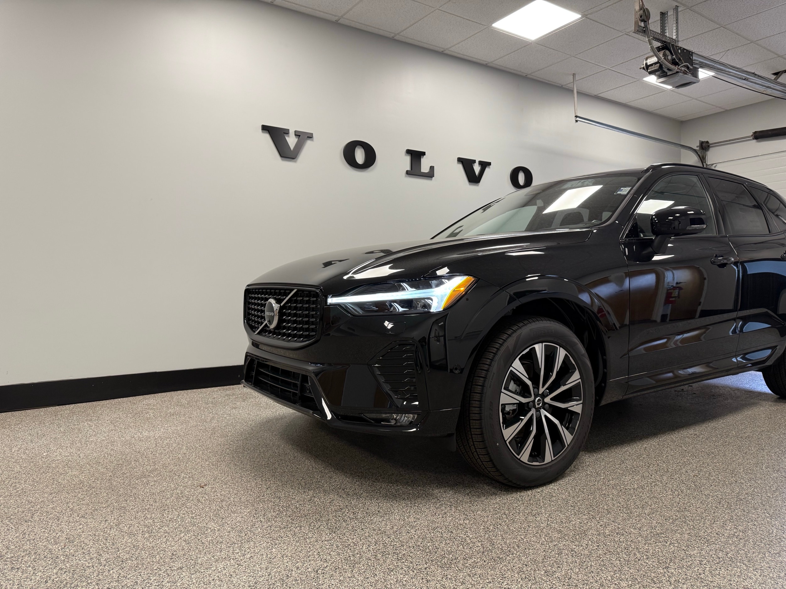 new 2025 Volvo XC60 car, priced at $55,920