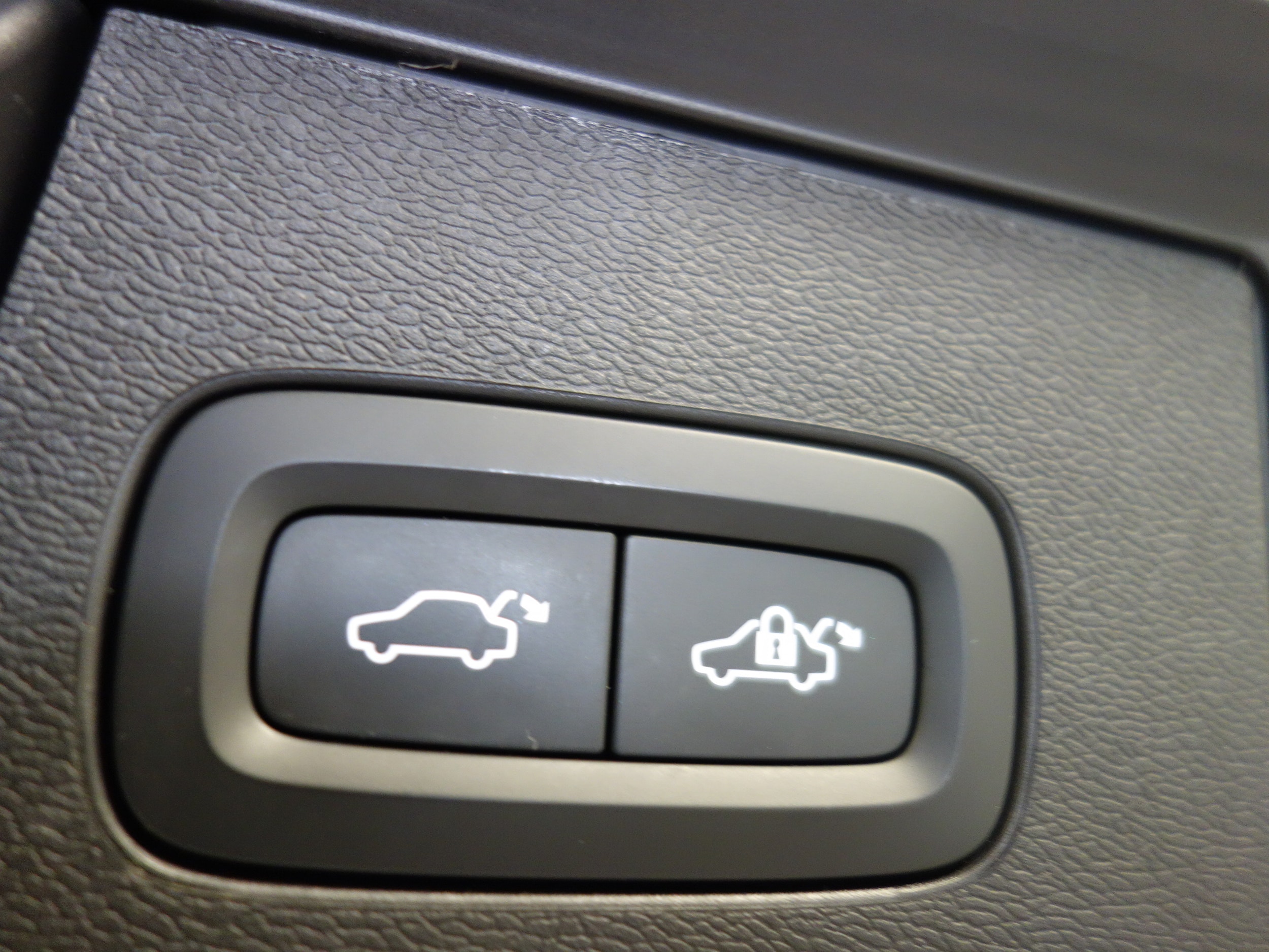used 2023 Volvo XC60 car, priced at $42,500