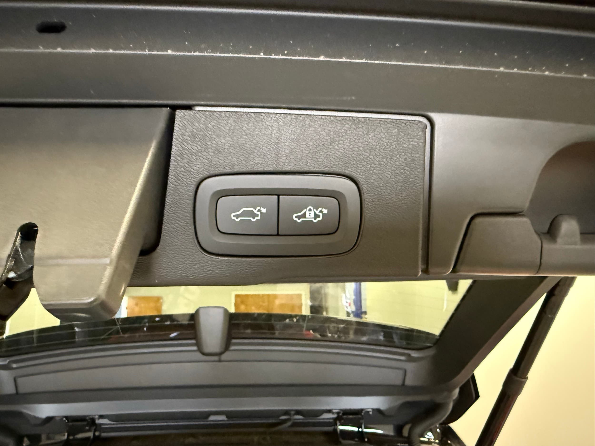 new 2025 Volvo XC60 car, priced at $55,920