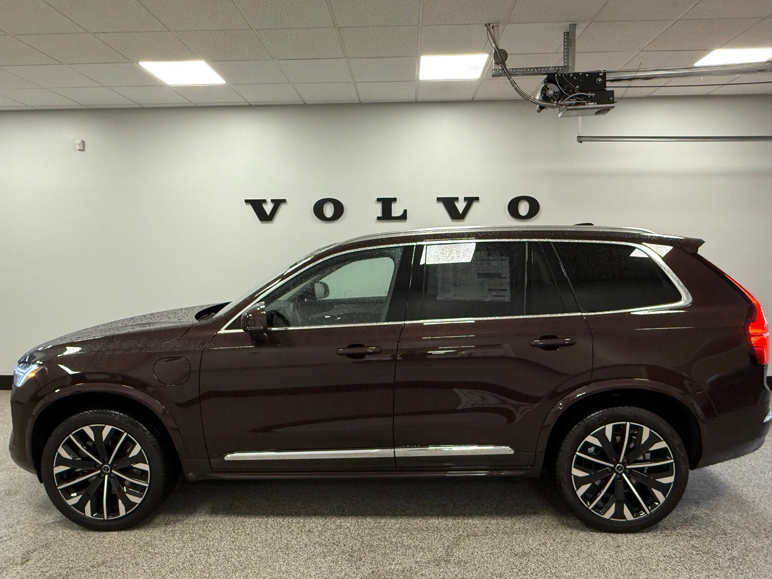 new 2025 Volvo XC90 plug-in hybrid car, priced at $79,195