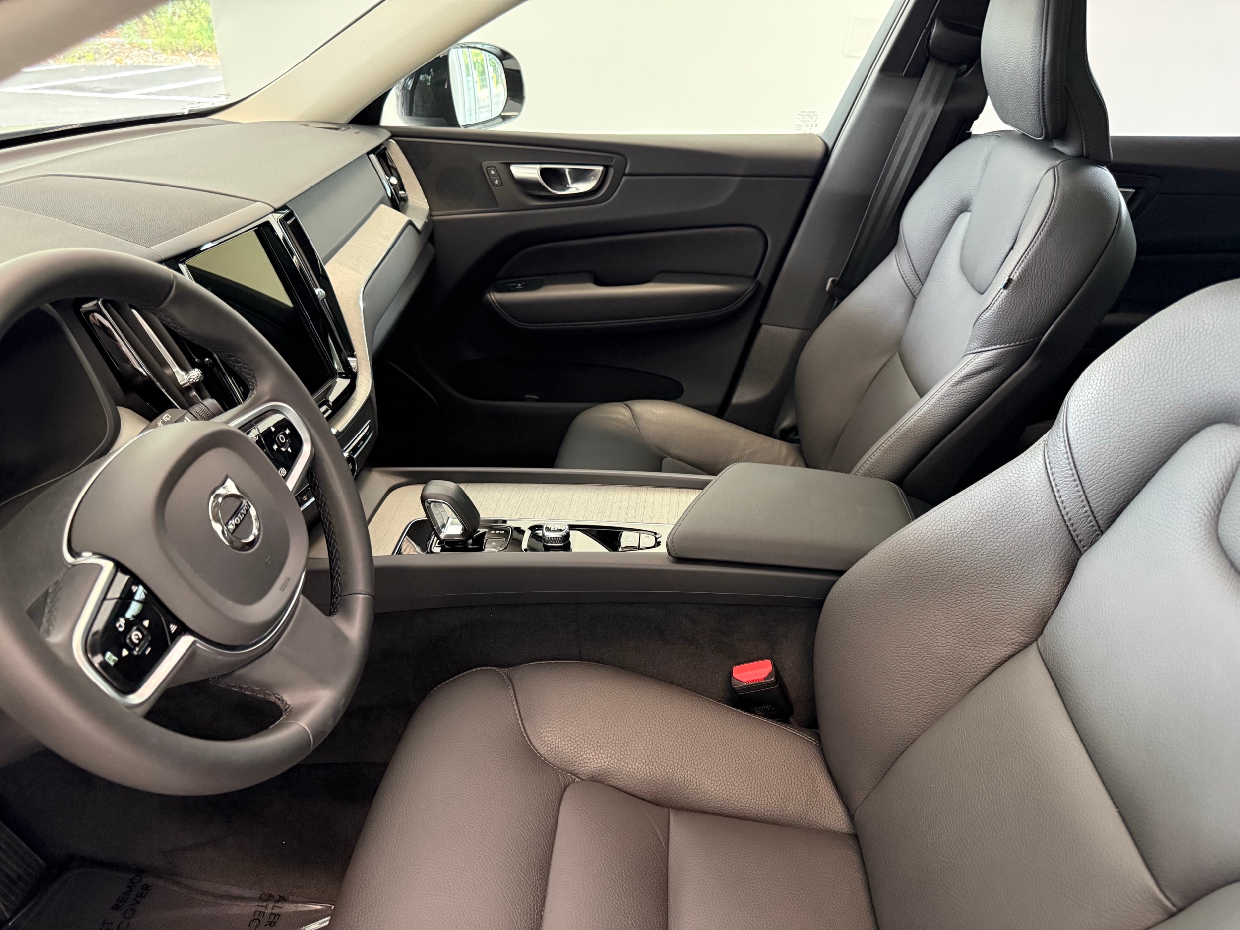 used 2025 Volvo XC60 car, priced at $46,900