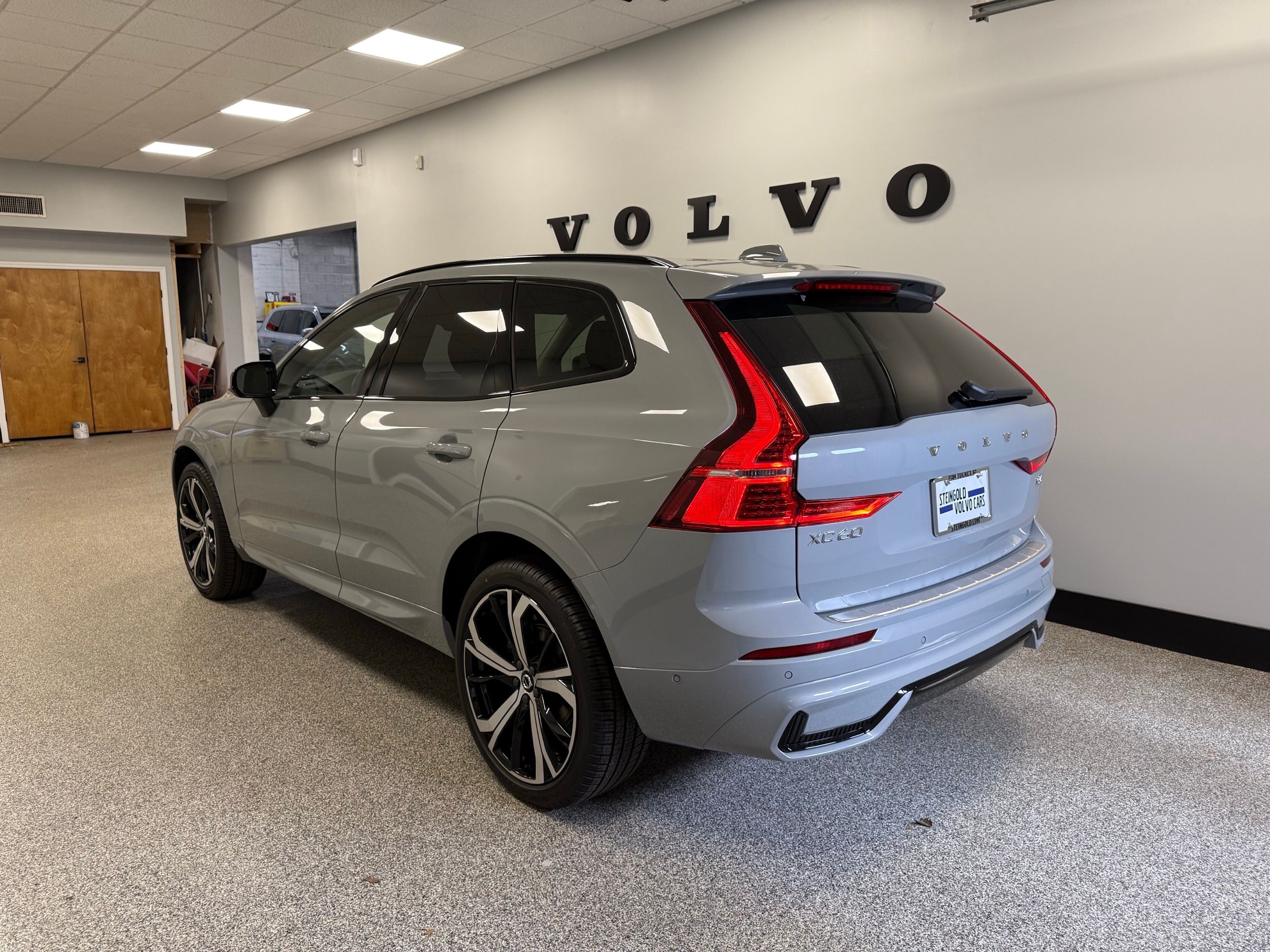 new 2025 Volvo XC60 car, priced at $61,400