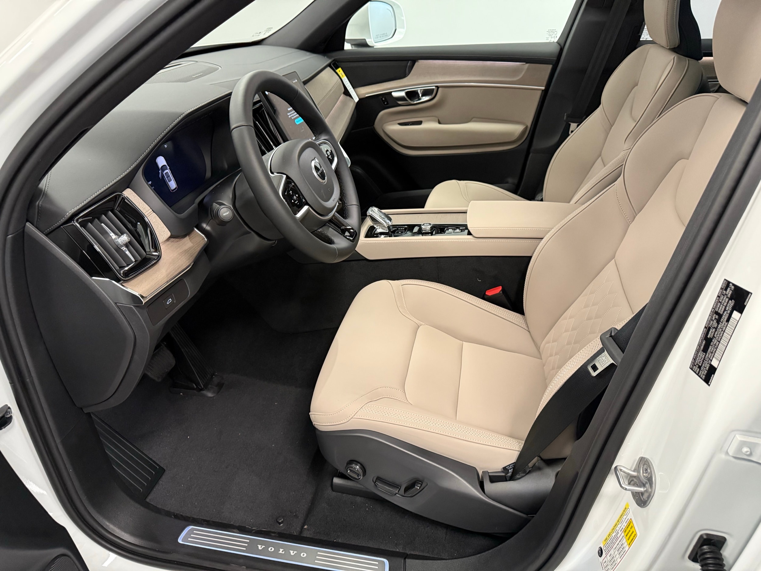 new 2025 Volvo XC90 car, priced at $68,245