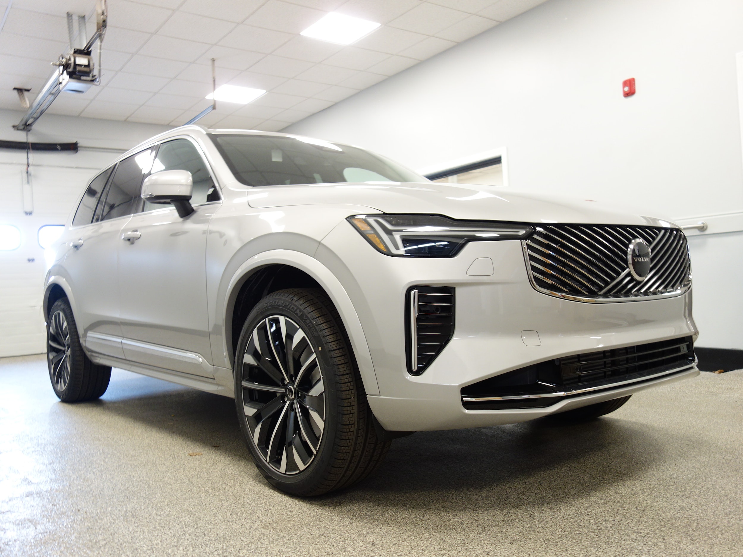 new 2025 Volvo XC90 plug-in hybrid car, priced at $77,145