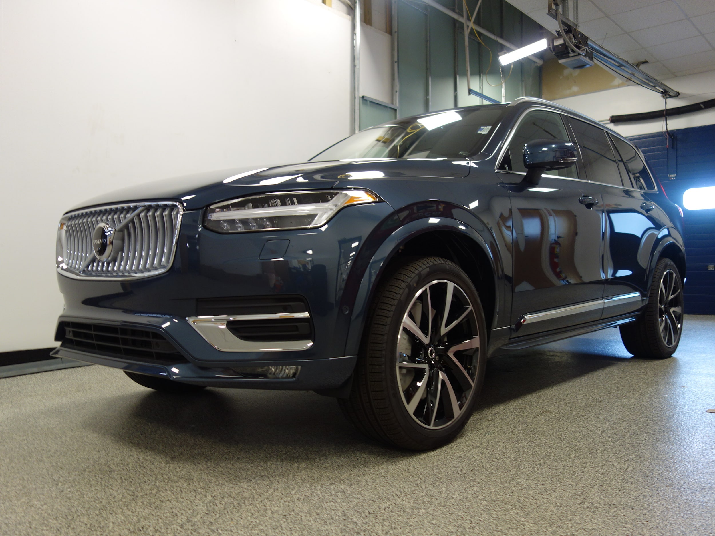 new 2025 Volvo XC90 car, priced at $69,450