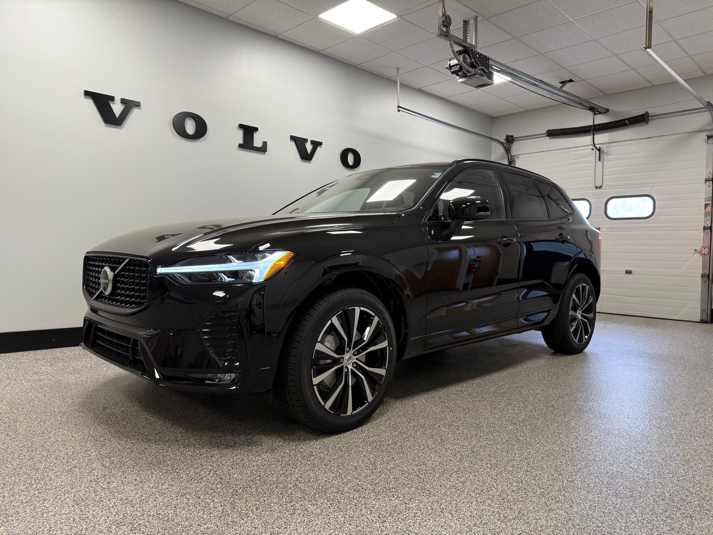 new 2025 Volvo XC60 car, priced at $55,360