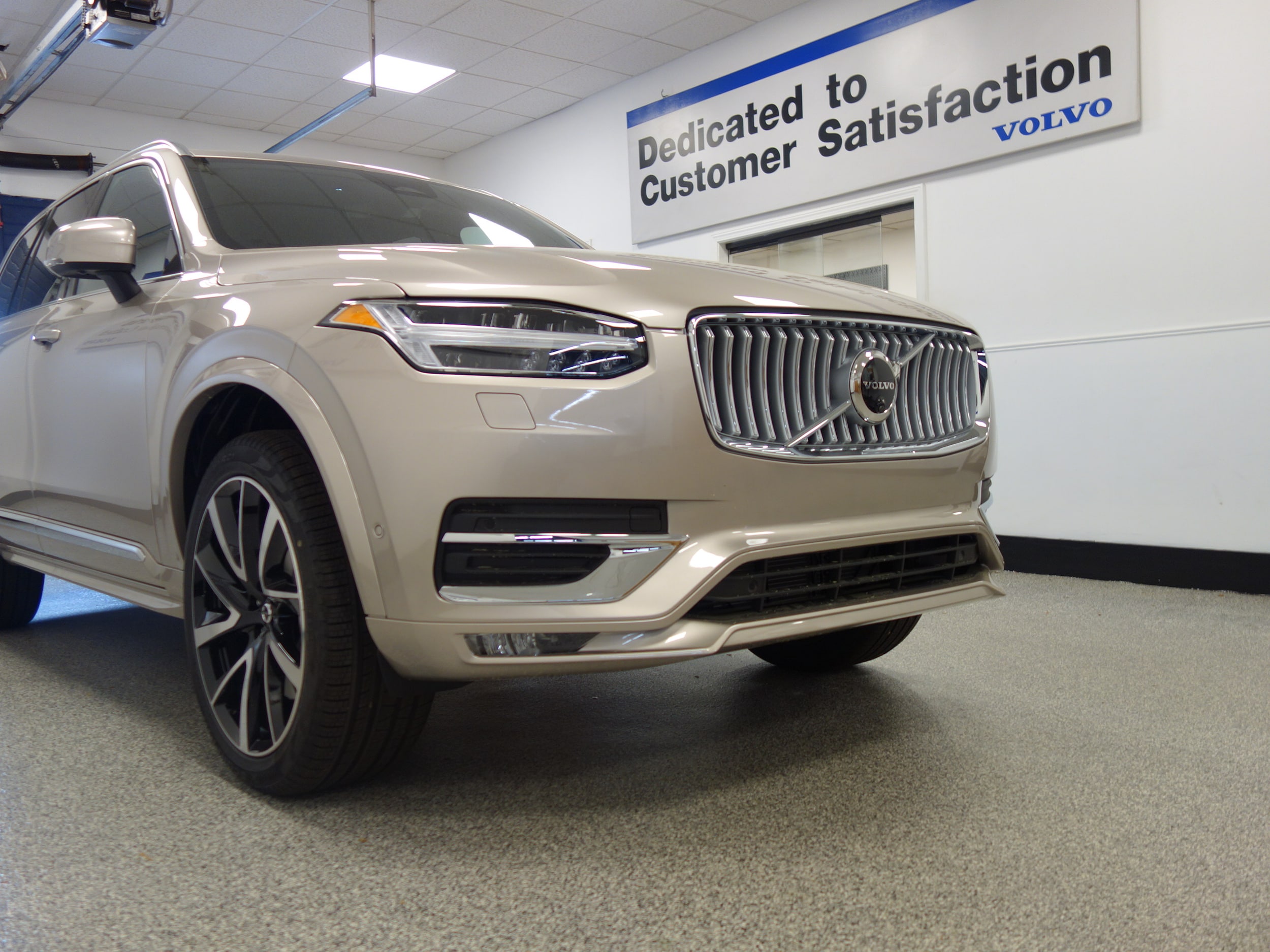 new 2024 Volvo XC90 car, priced at $72,655