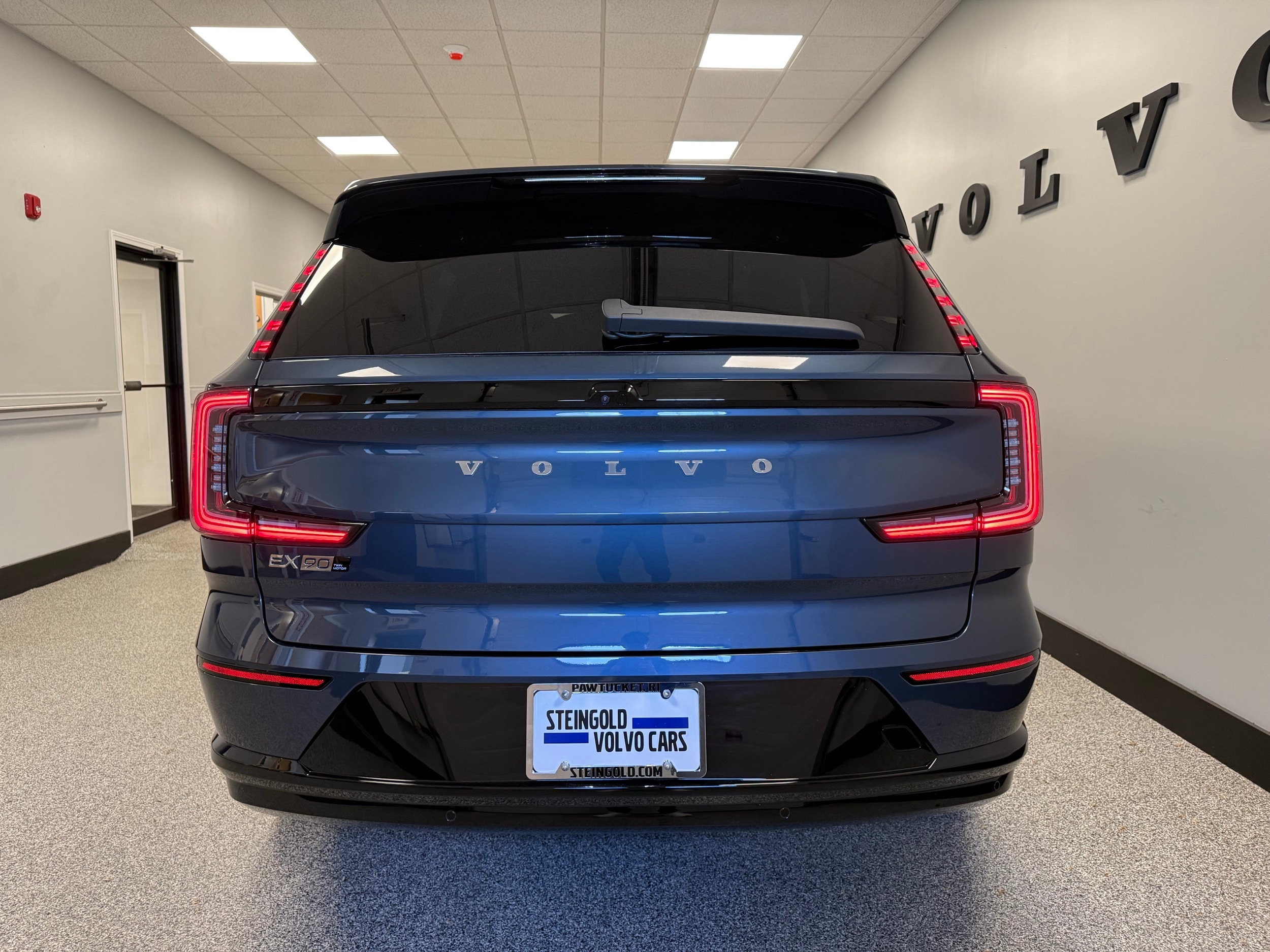 new 2025 Volvo EX90 car, priced at $91,290