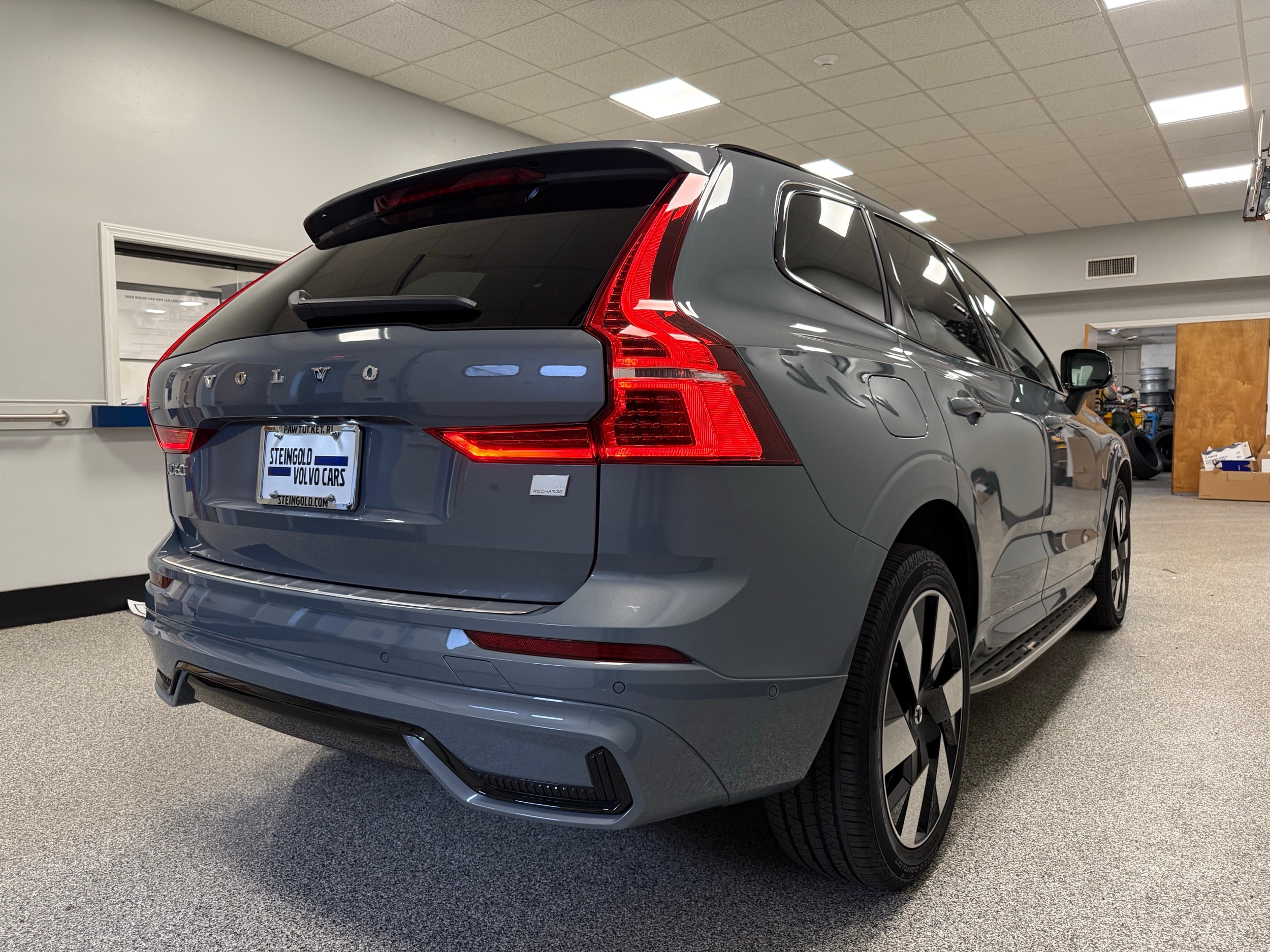 new 2024 Volvo XC60 plug-in hybrid car, priced at $59,920