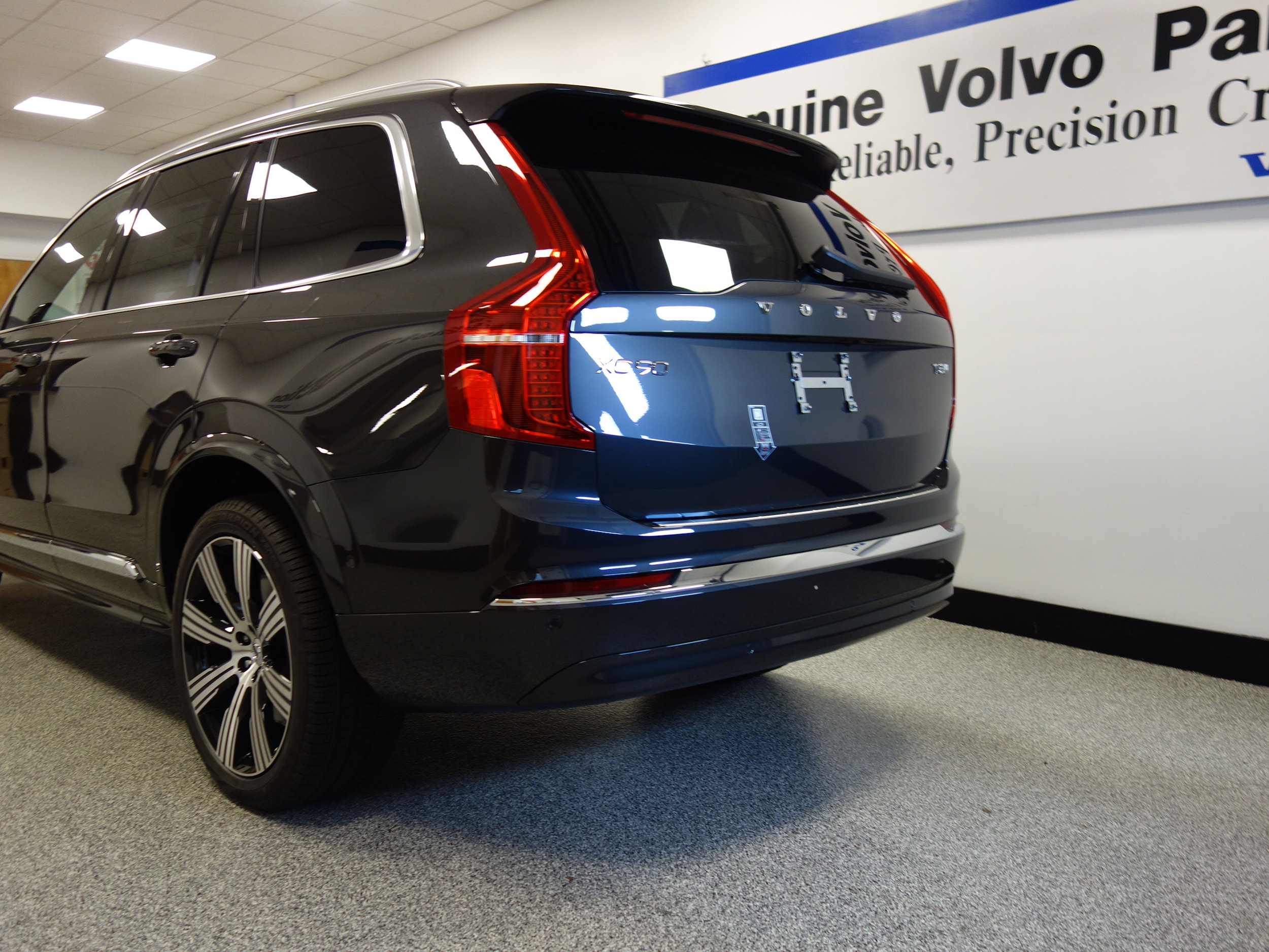 new 2025 Volvo XC90 plug-in hybrid car, priced at $78,950