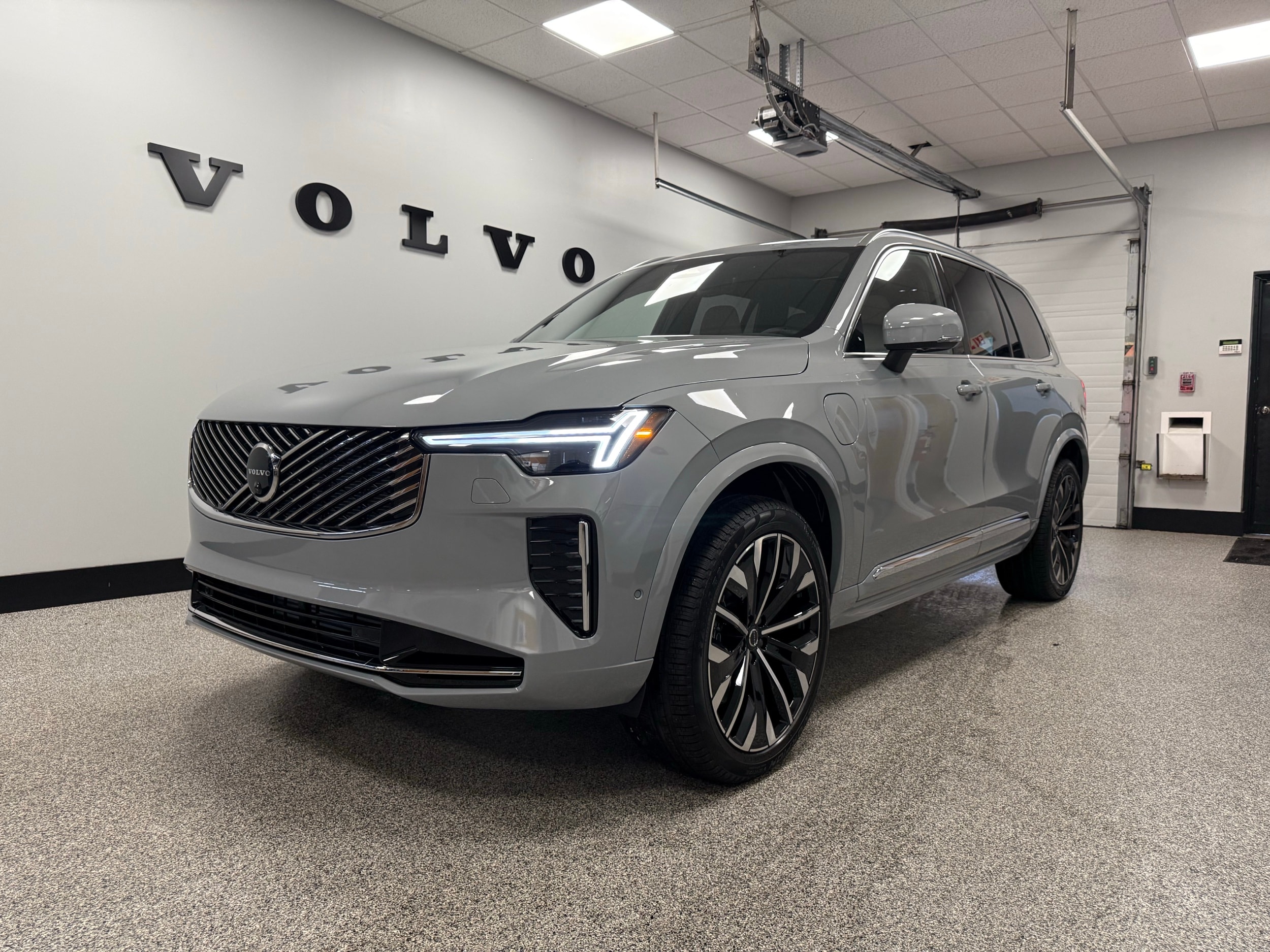 new 2025 Volvo XC90 plug-in hybrid car, priced at $78,805