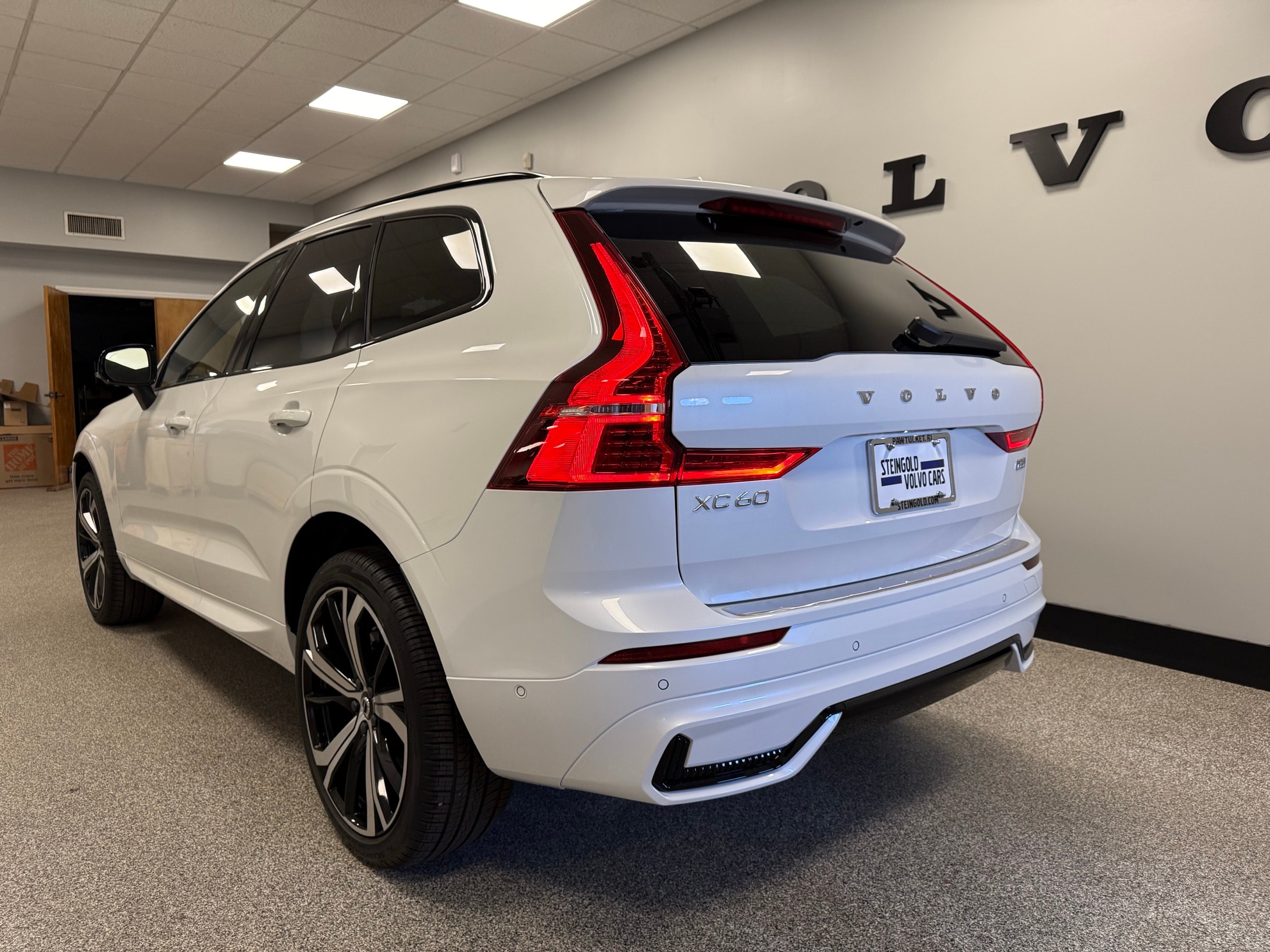 new 2025 Volvo XC60 car, priced at $60,660