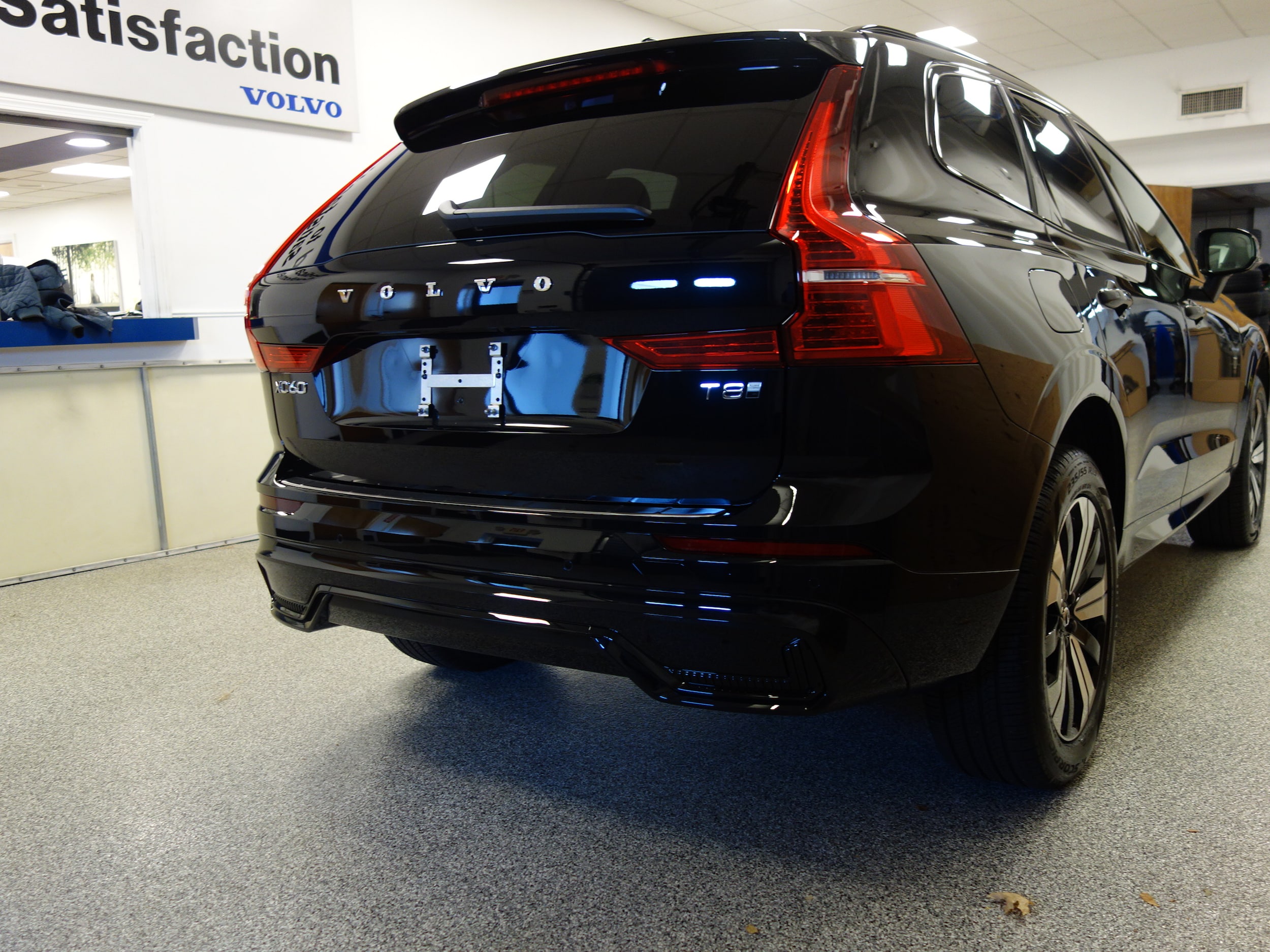 new 2025 Volvo XC60 plug-in hybrid car, priced at $66,820