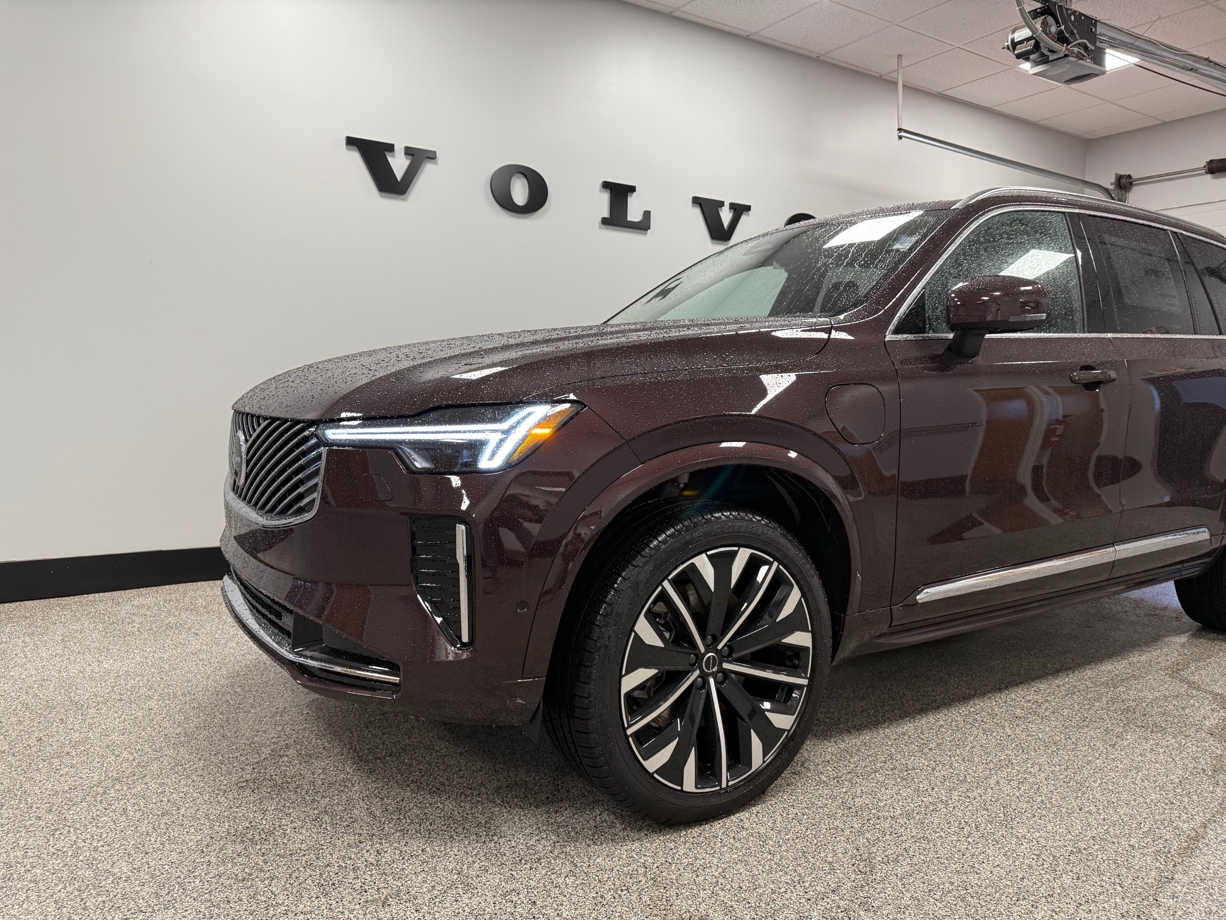 new 2025 Volvo XC90 plug-in hybrid car, priced at $79,195