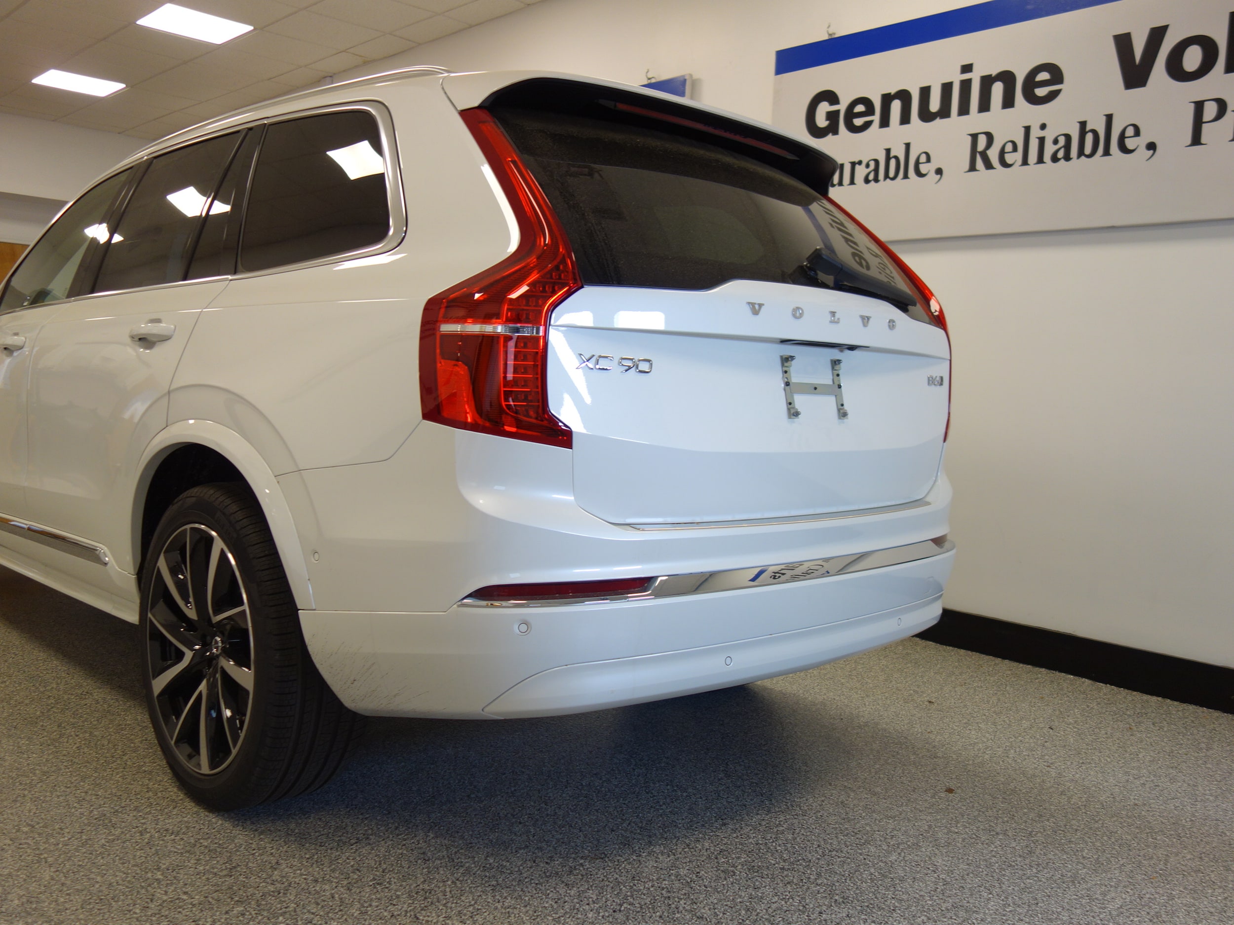 new 2024 Volvo XC90 car, priced at $68,255