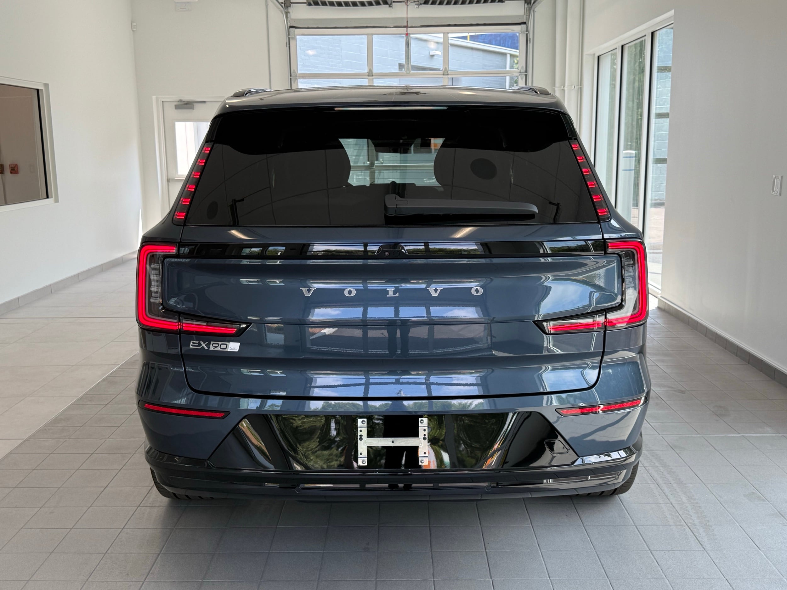 new 2025 Volvo EX90 car, priced at $94,640