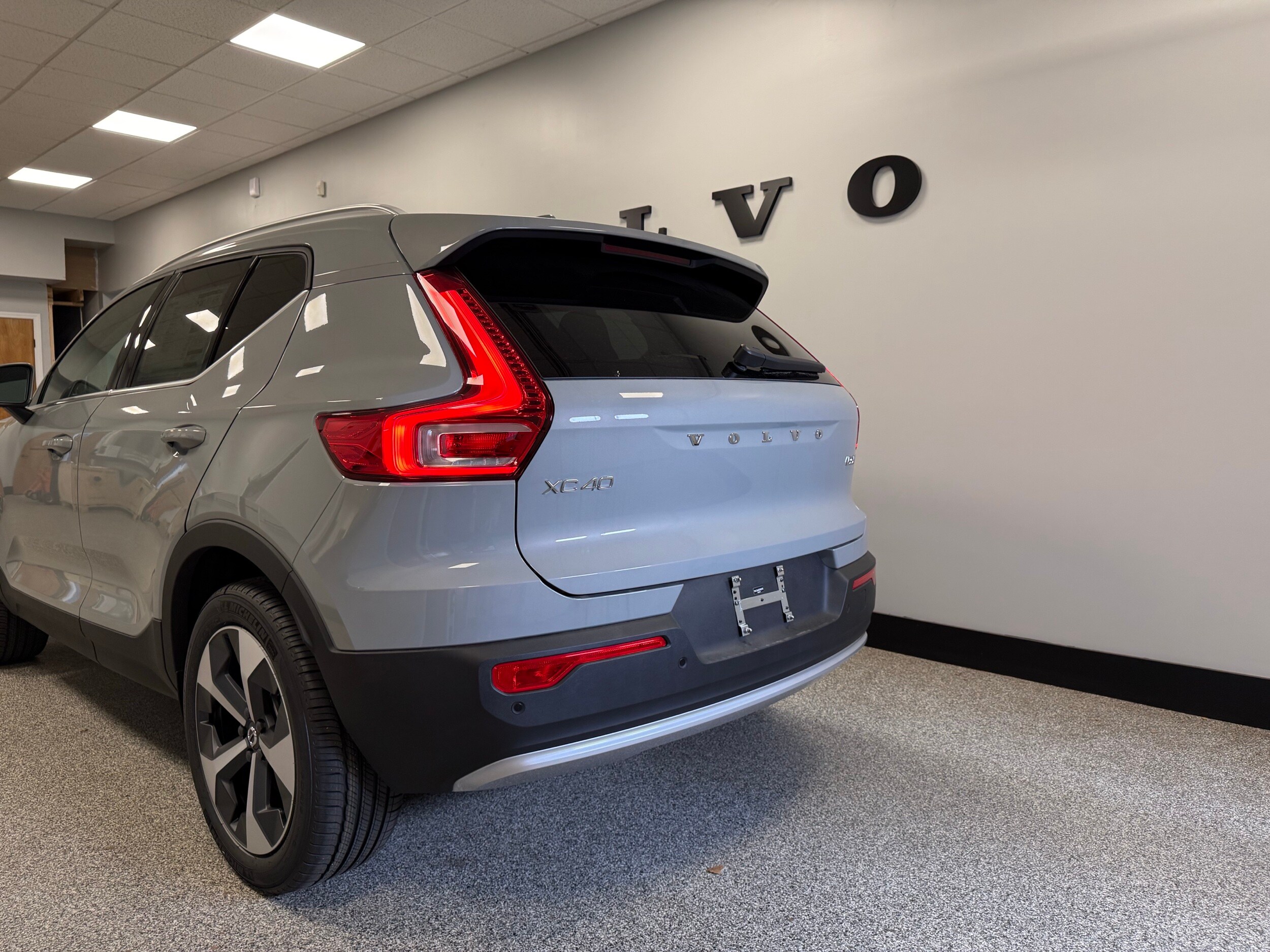 new 2025 Volvo XC40 car, priced at $46,035