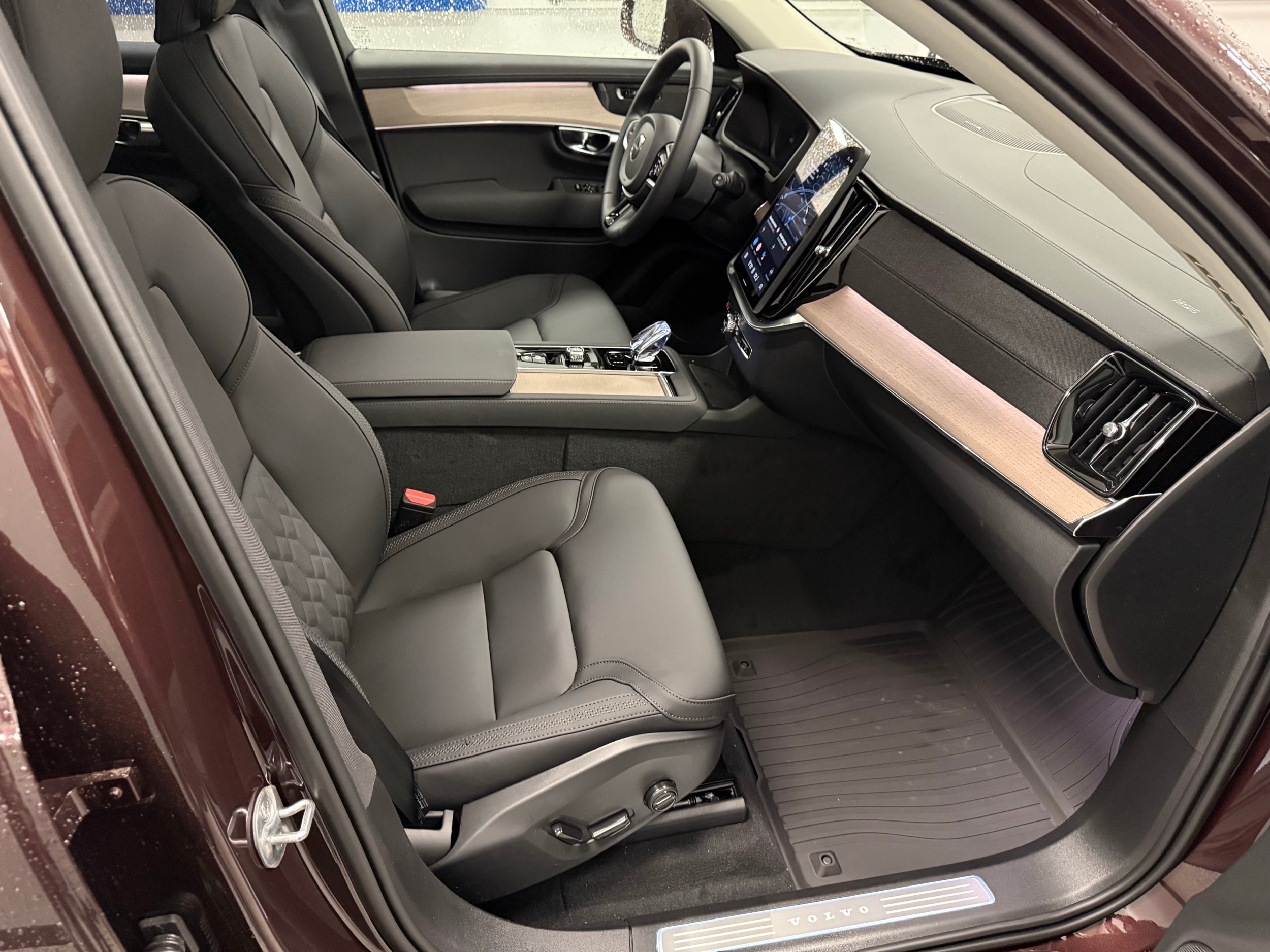 new 2025 Volvo XC90 plug-in hybrid car, priced at $79,195
