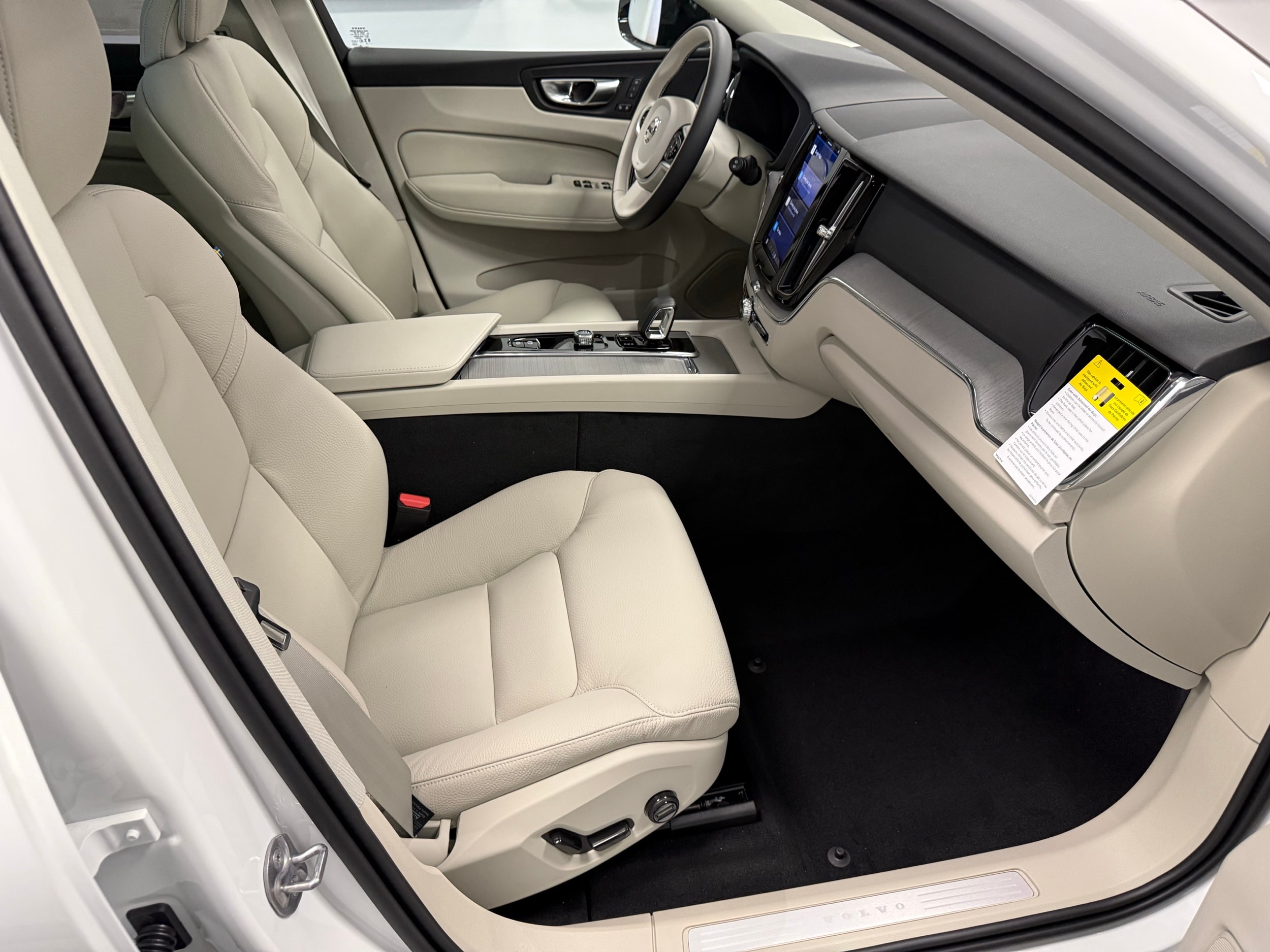 new 2025 Volvo XC60 car, priced at $55,360