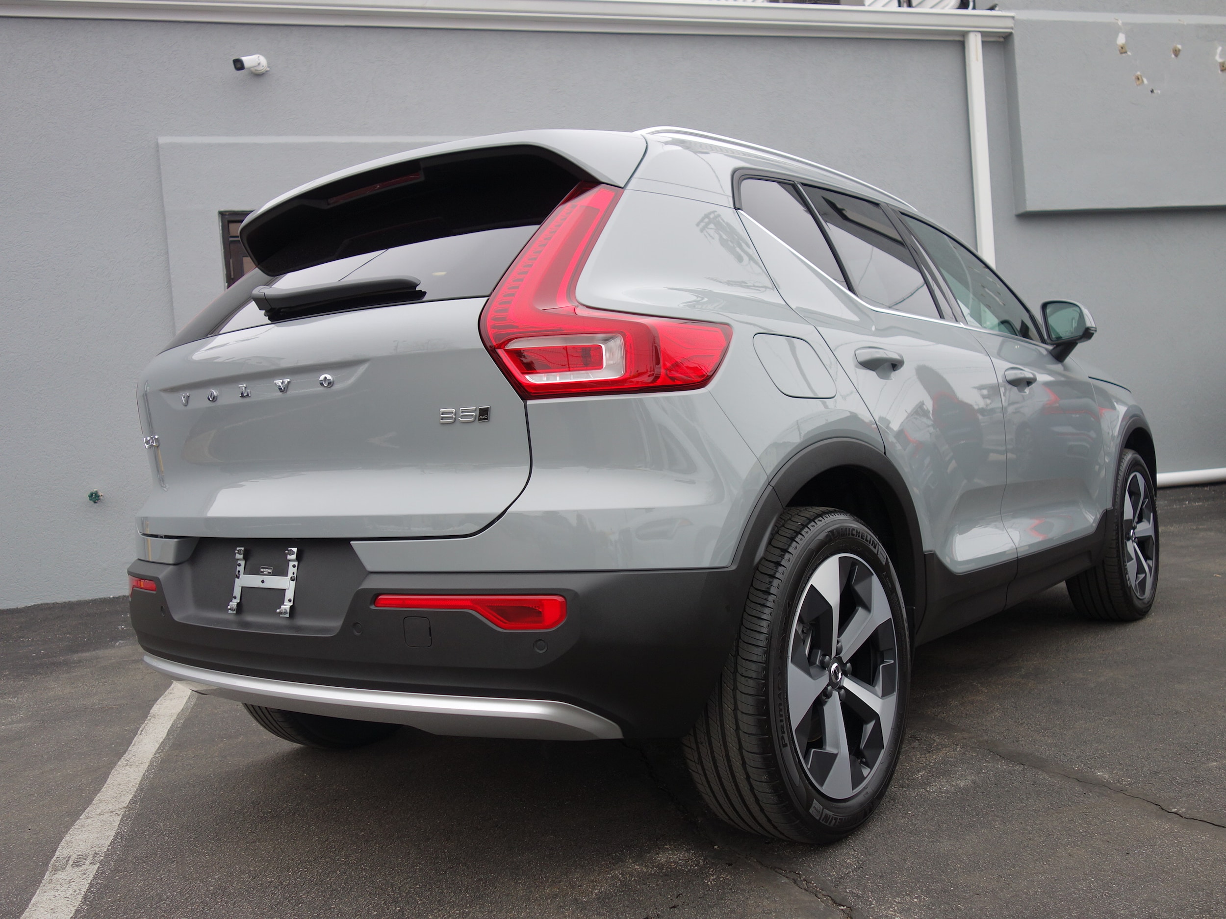 new 2025 Volvo XC40 car, priced at $46,015