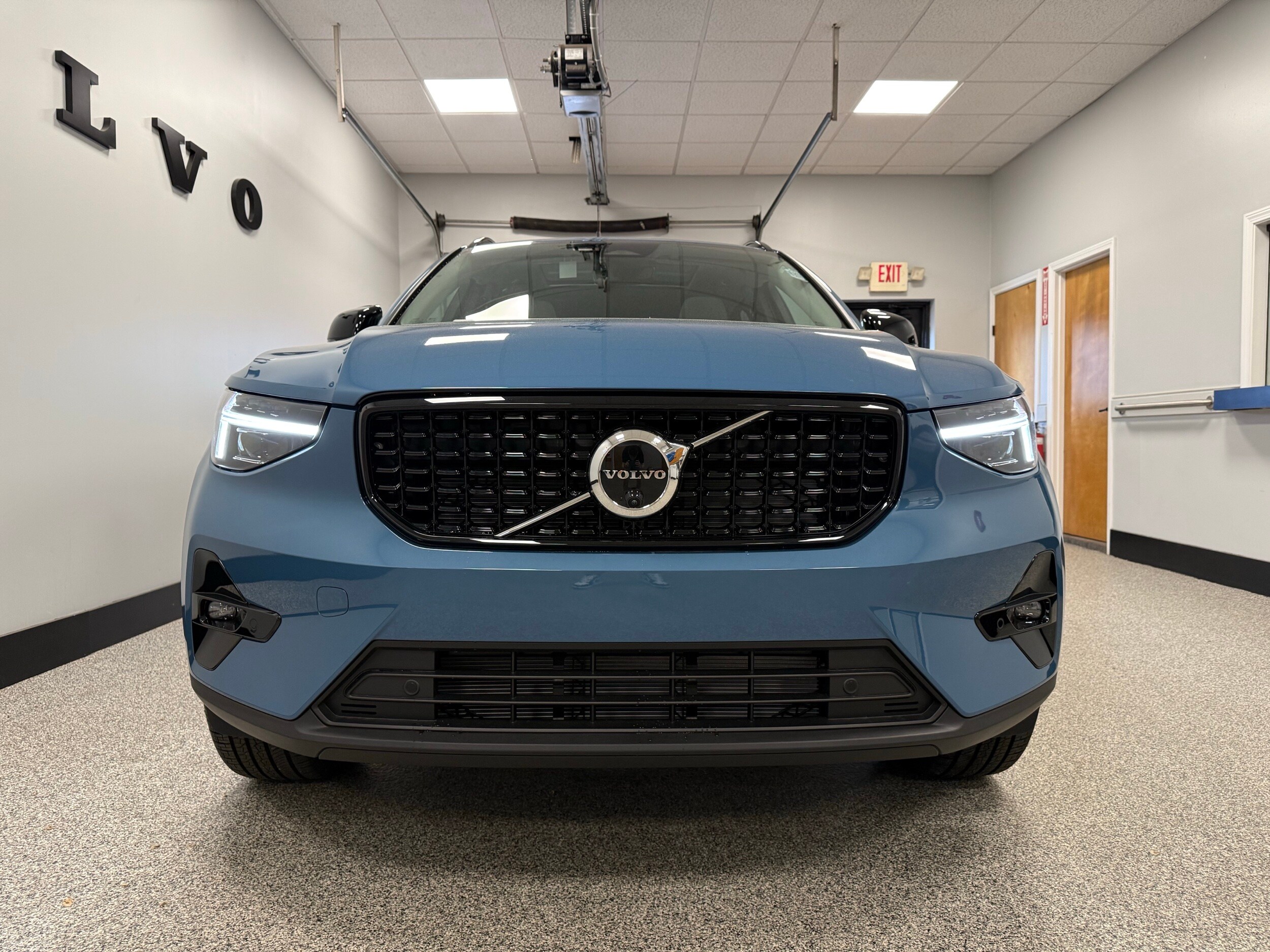 new 2025 Volvo XC40 car, priced at $49,810