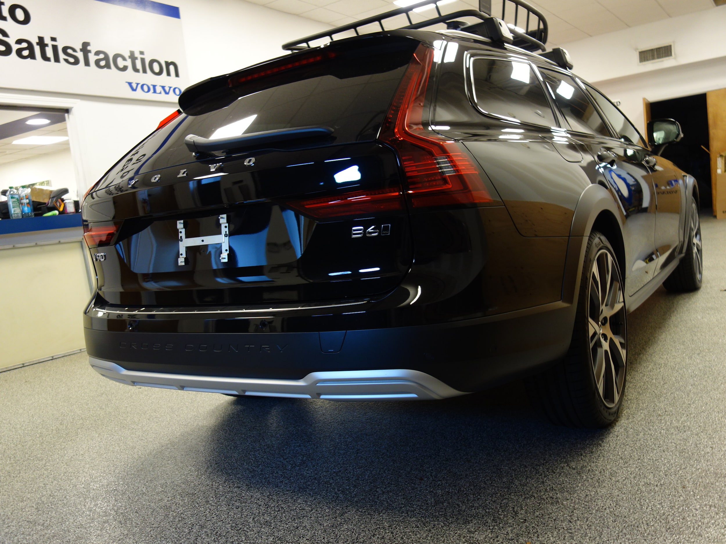 new 2025 Volvo V90 Cross Country car, priced at $68,725