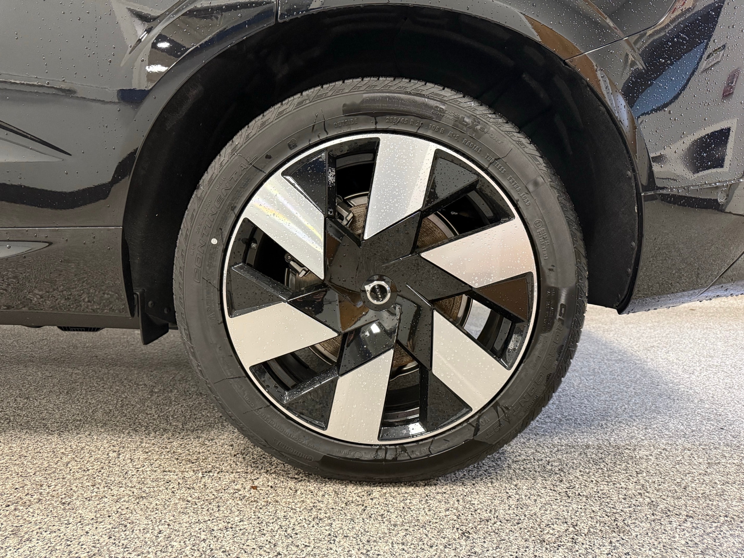 new 2025 Volvo XC60 plug-in hybrid car, priced at $66,235