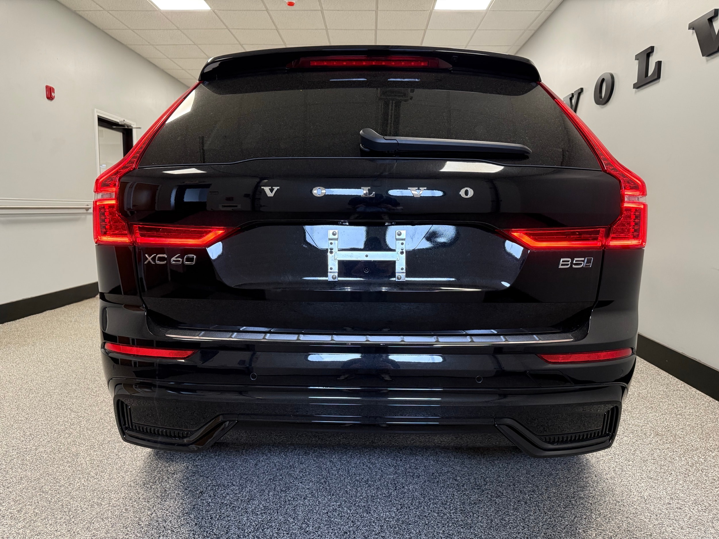 new 2025 Volvo XC60 car, priced at $55,360