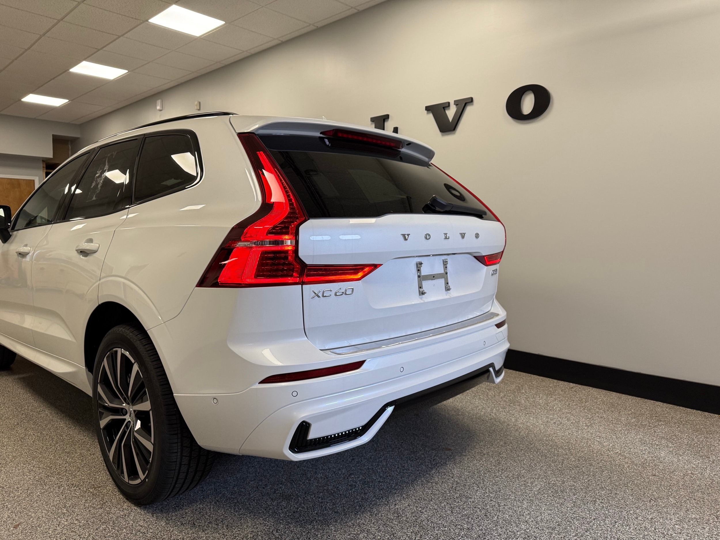new 2025 Volvo XC60 car, priced at $55,360